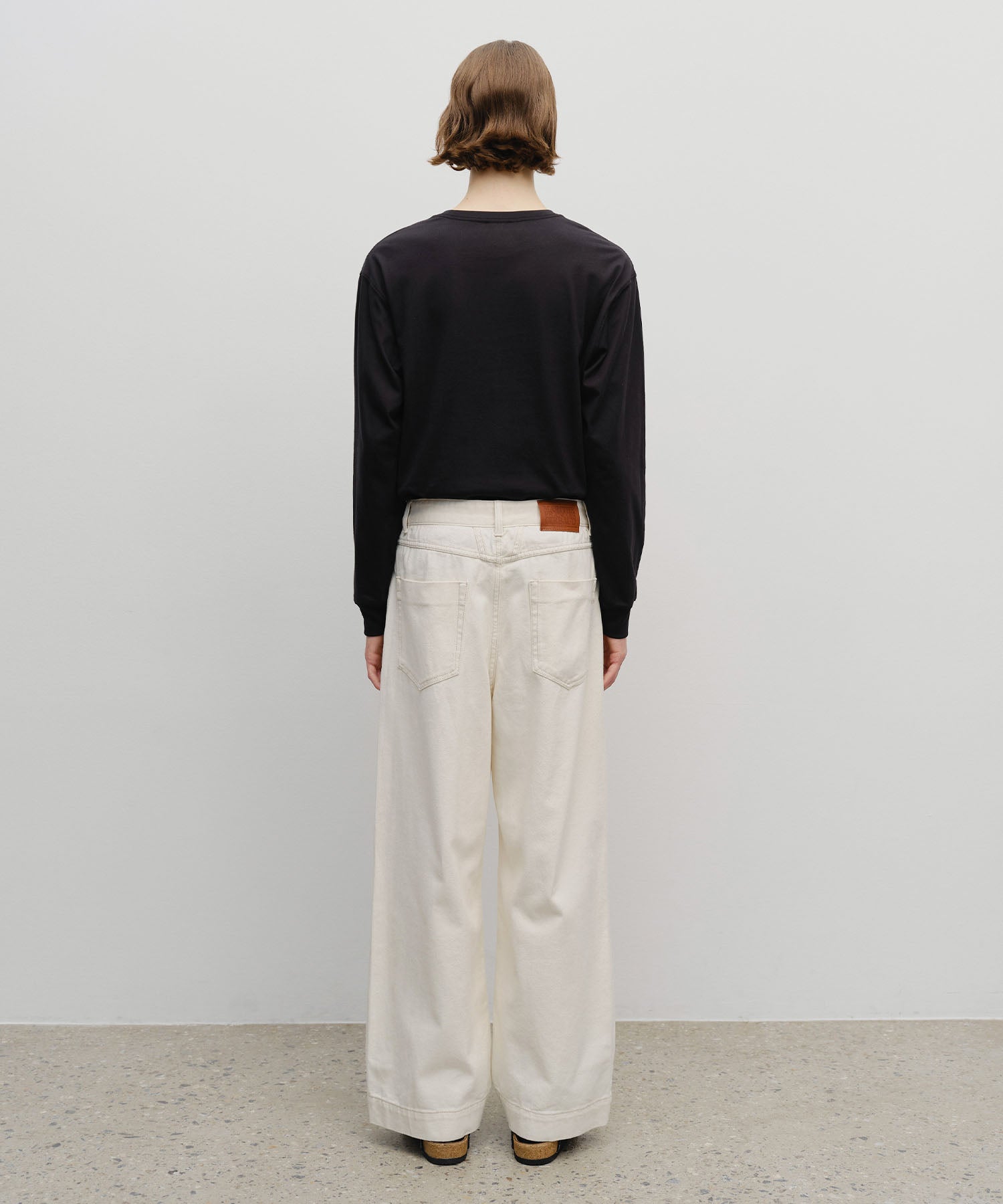 M LOW-WAIST TUCK WIDE DENIM PANTS