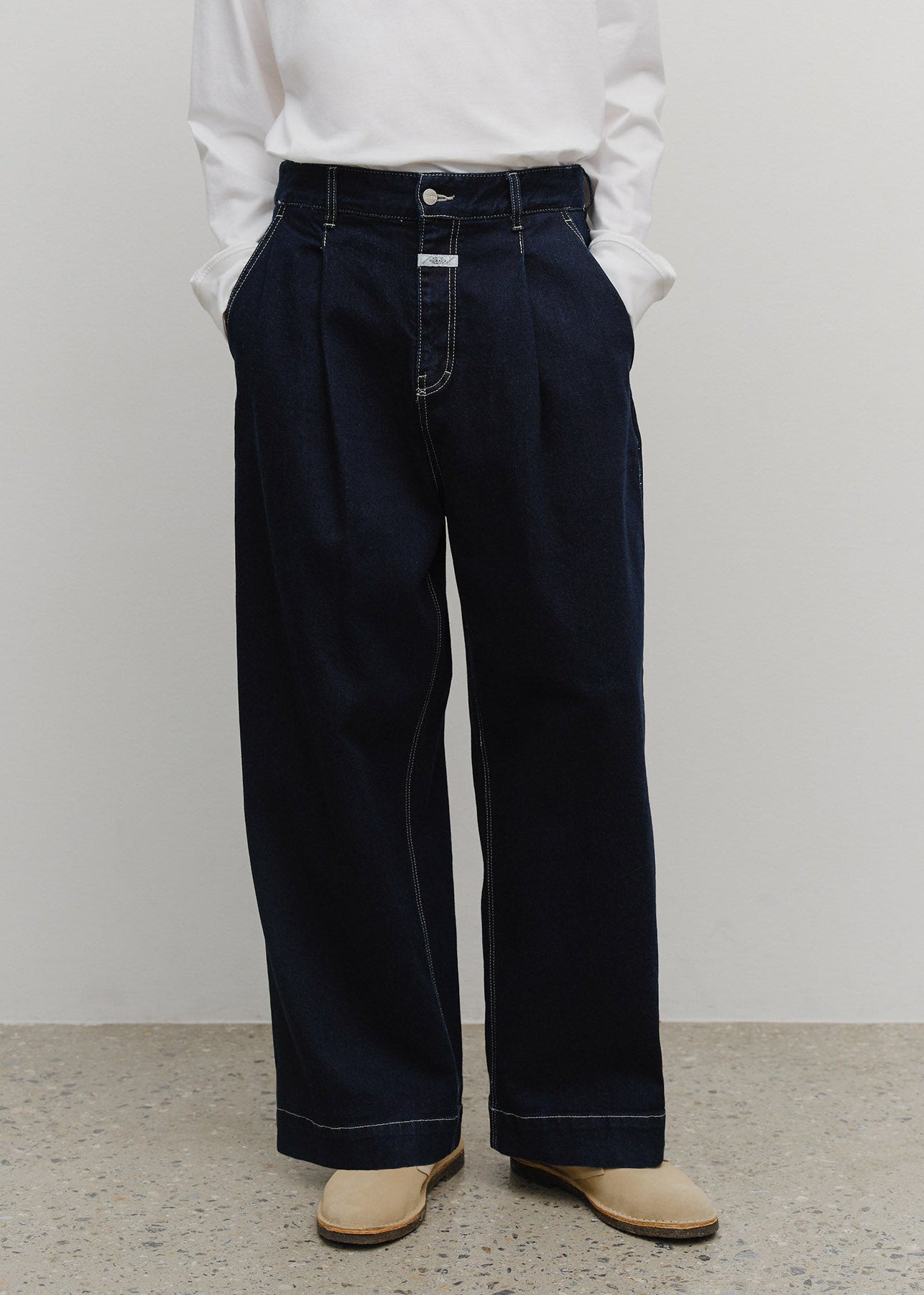 M LOW-WAIST TUCK WIDE DENIM PANTS