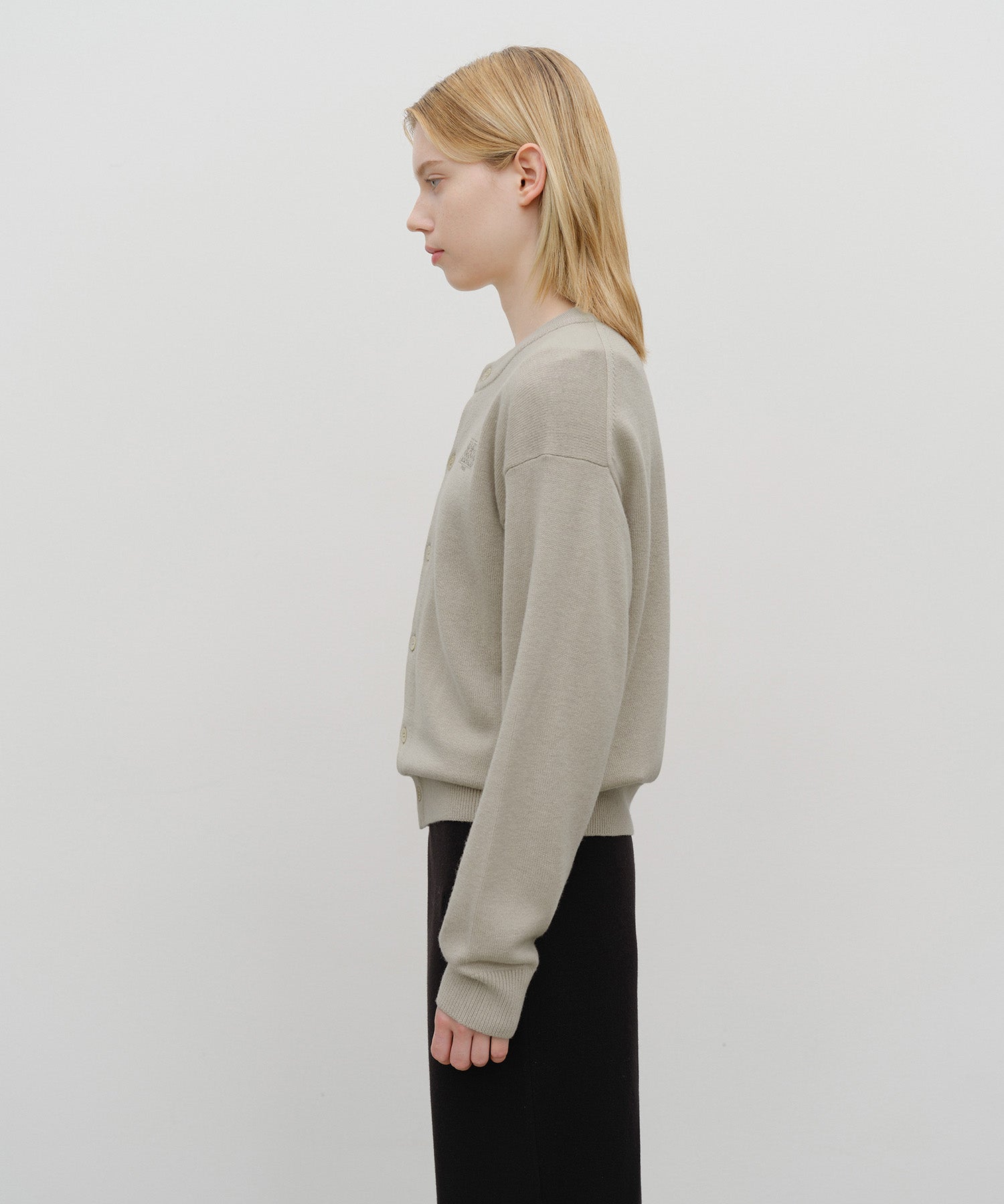 BASIC ROUND NECK CARDIGAN (発送予定: 2025年12月上旬〜)