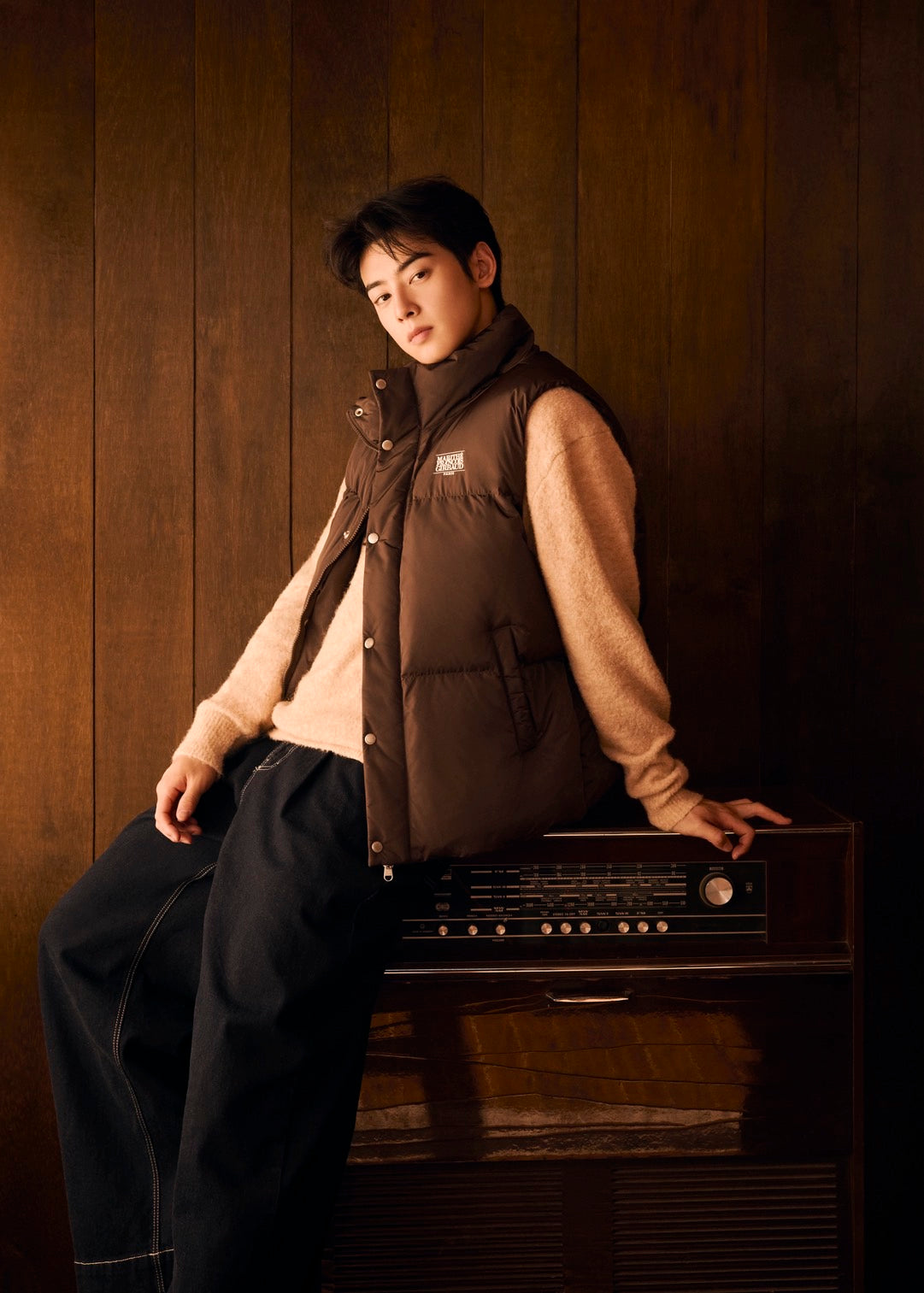 CLASSIC LOGO DOWN VEST