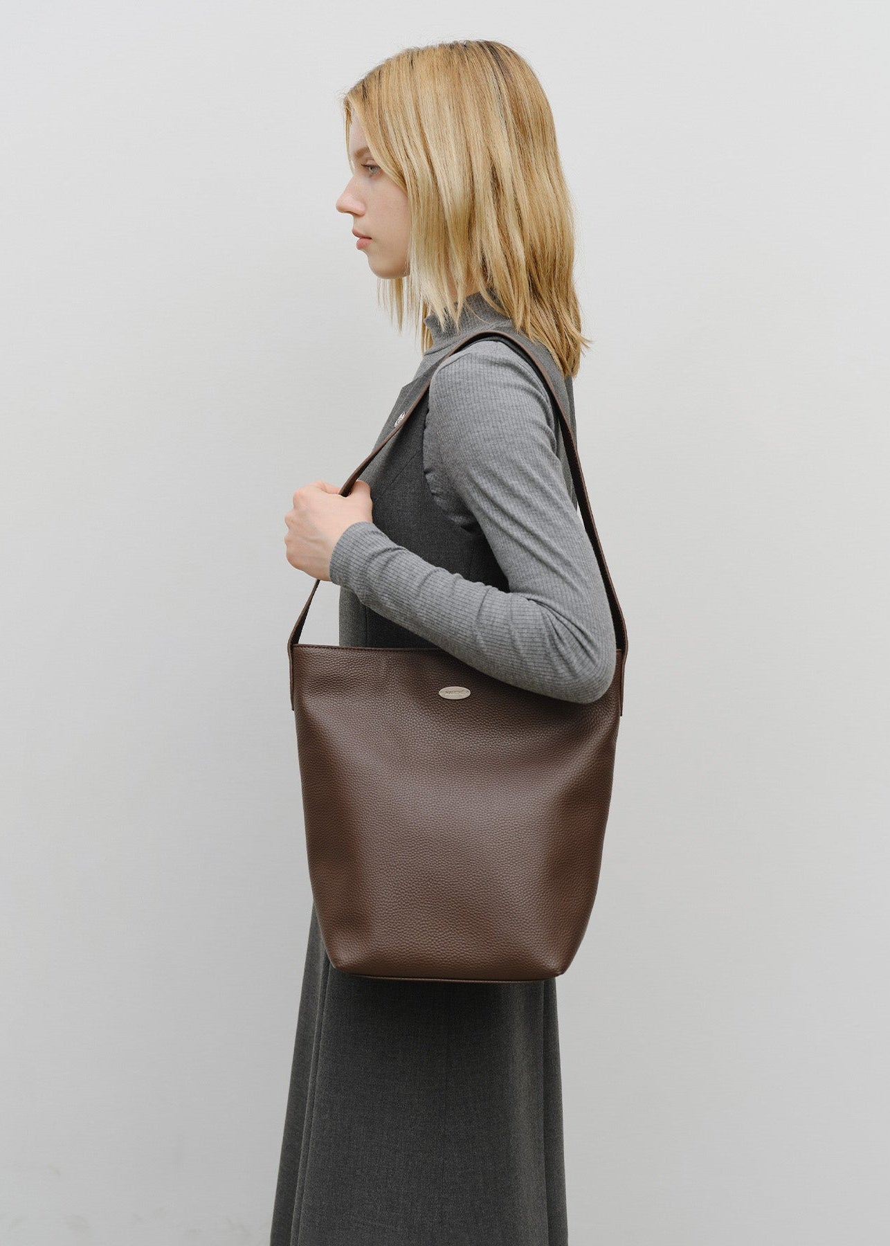 CLASSIC LOGO BUCKET BAG