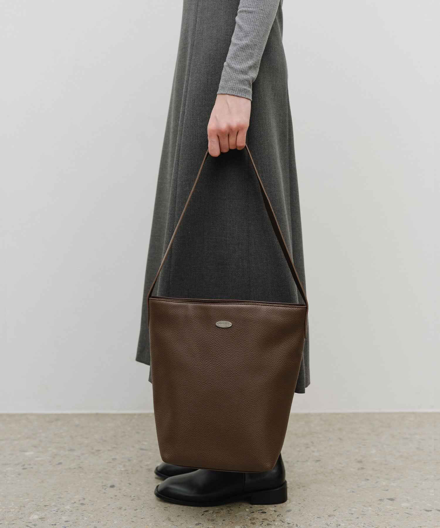 CLASSIC LOGO BUCKET BAG