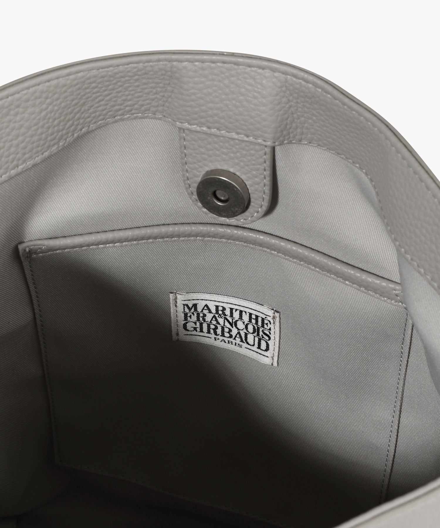 CLASSIC LOGO BUCKET BAG