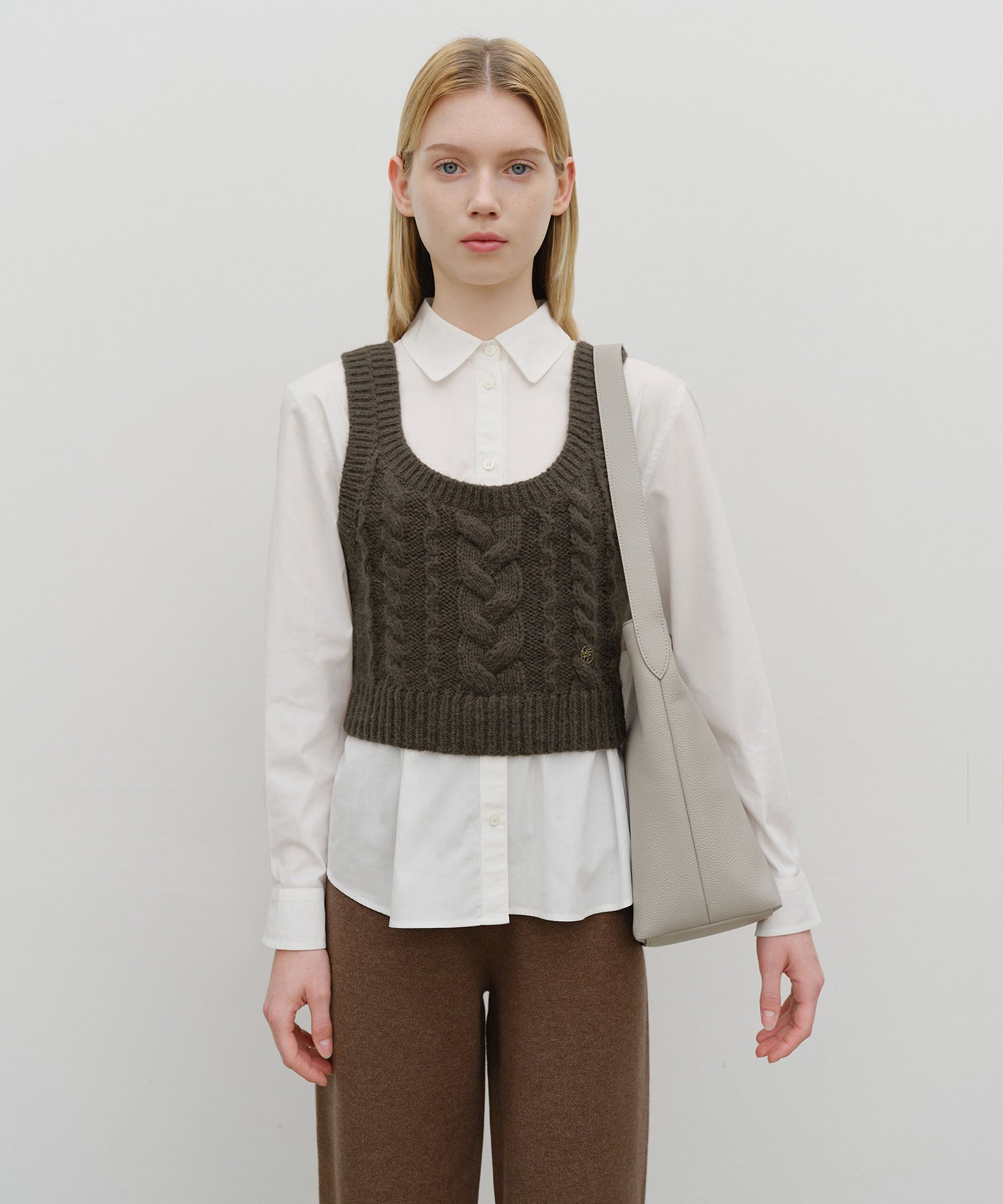 CLASSIC LOGO BUCKET BAG