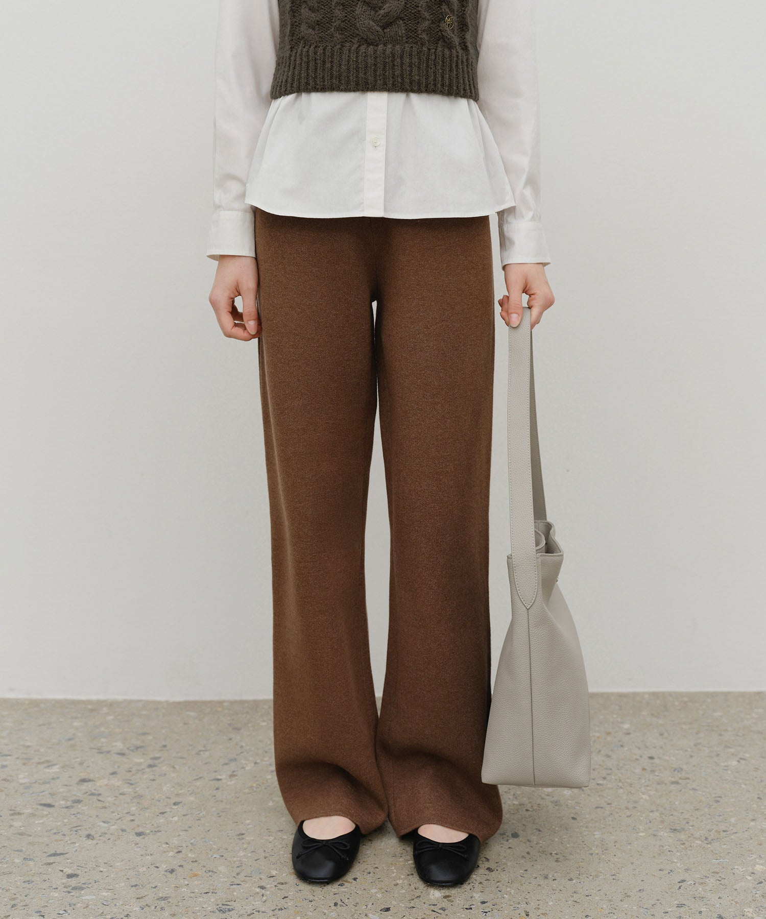 CLASSIC LOGO BUCKET BAG