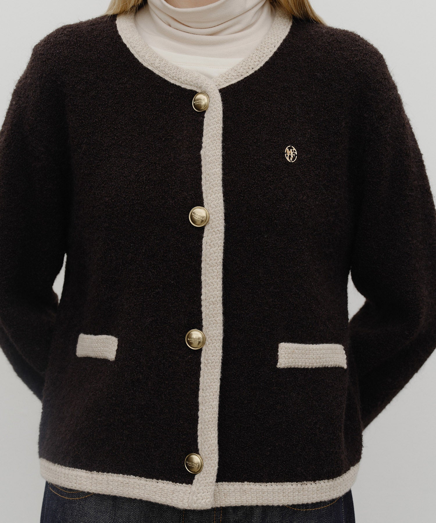 W BOUCLE KNIT ROUND NECK CARDIGAN