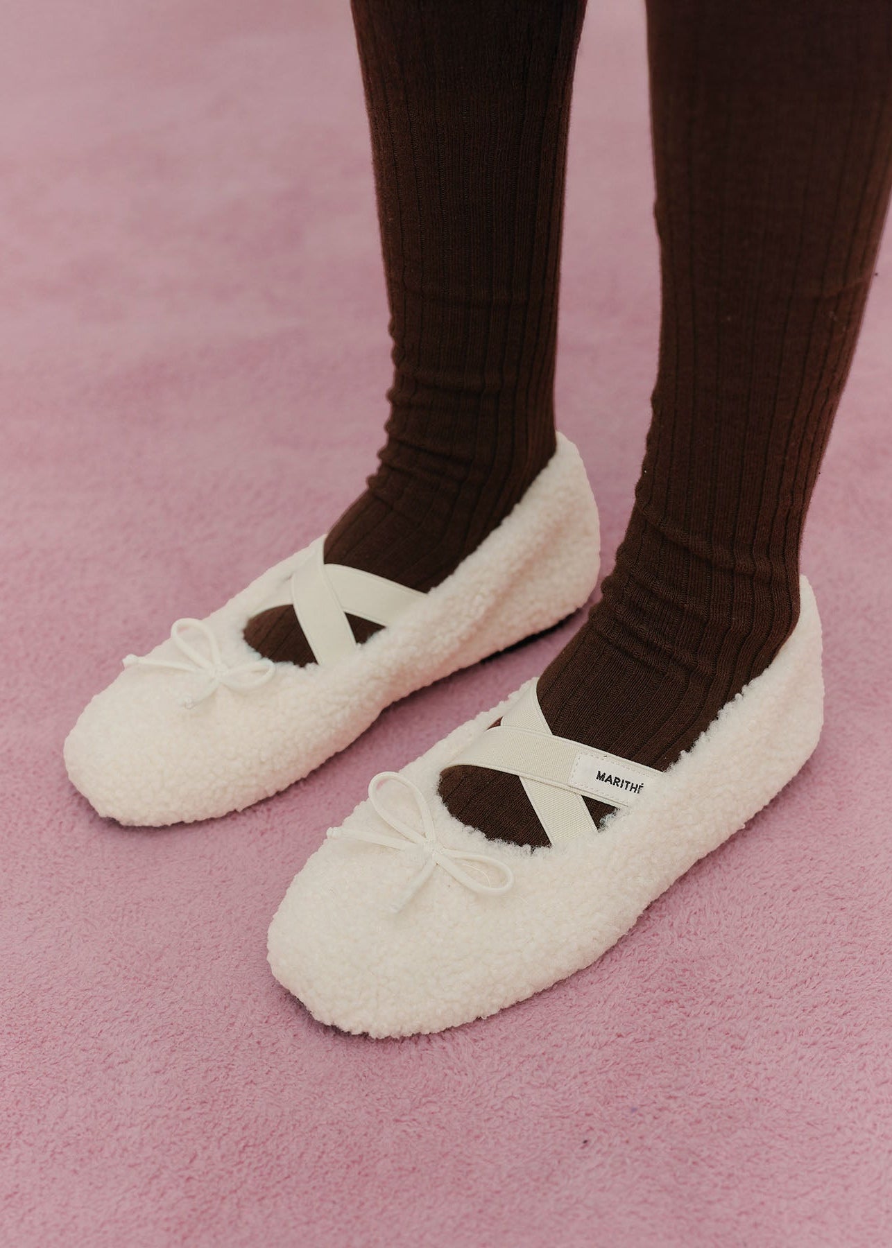 W CROSS BANDING SHEARING FLAT SHOES