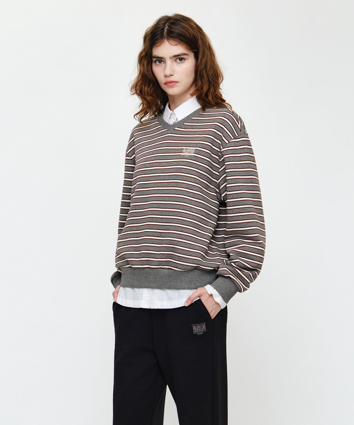 W SMALL CLASSIC LOGO V NECK BALLON SWEATSHIRT