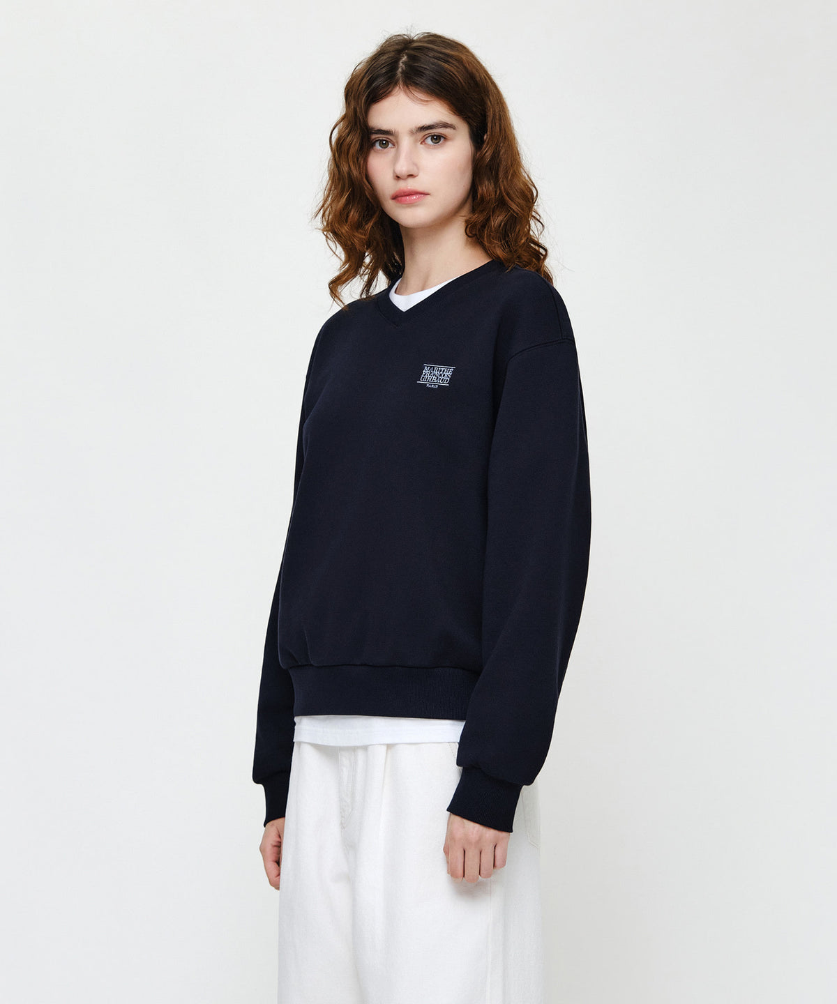 W SMALL CLASSIC LOGO V NECK BALLON SWEATSHIRT