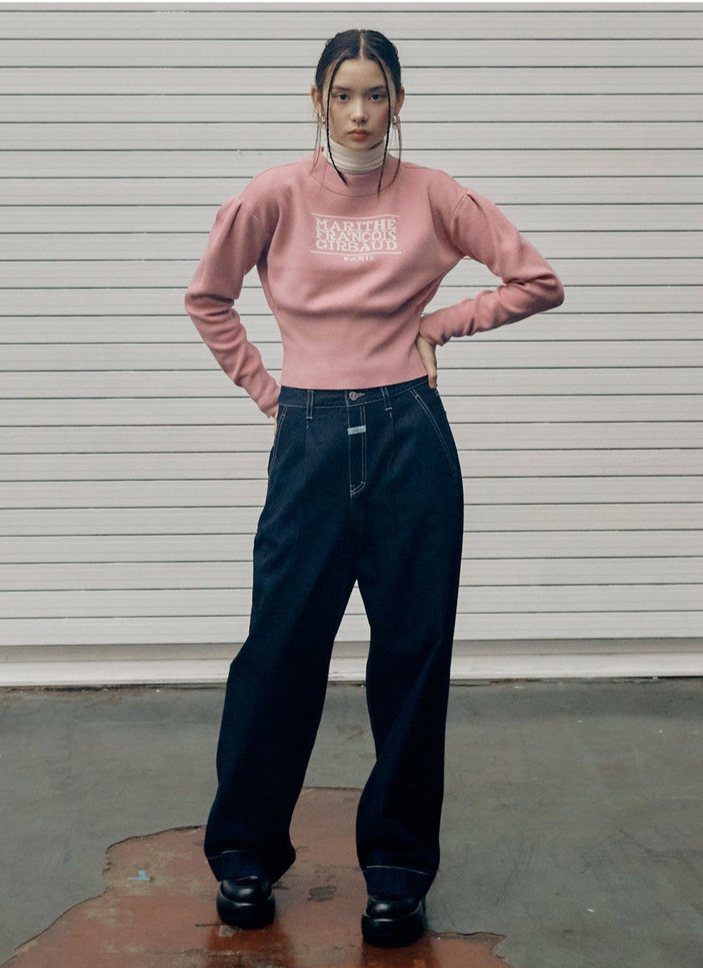 W LOW-WAIST TUCK WIDE DENIM PANTS