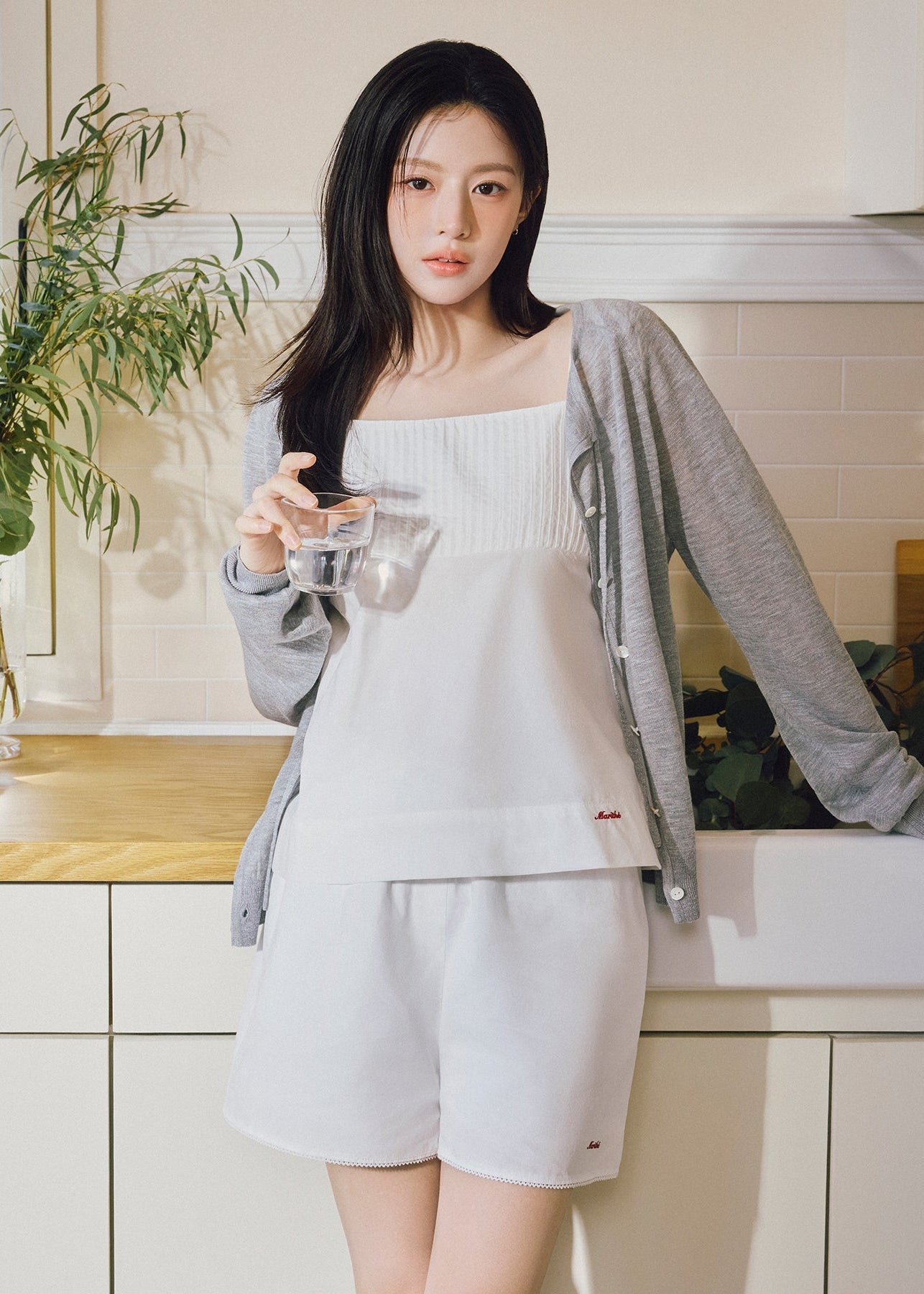 W LACE HEM SHORTS
