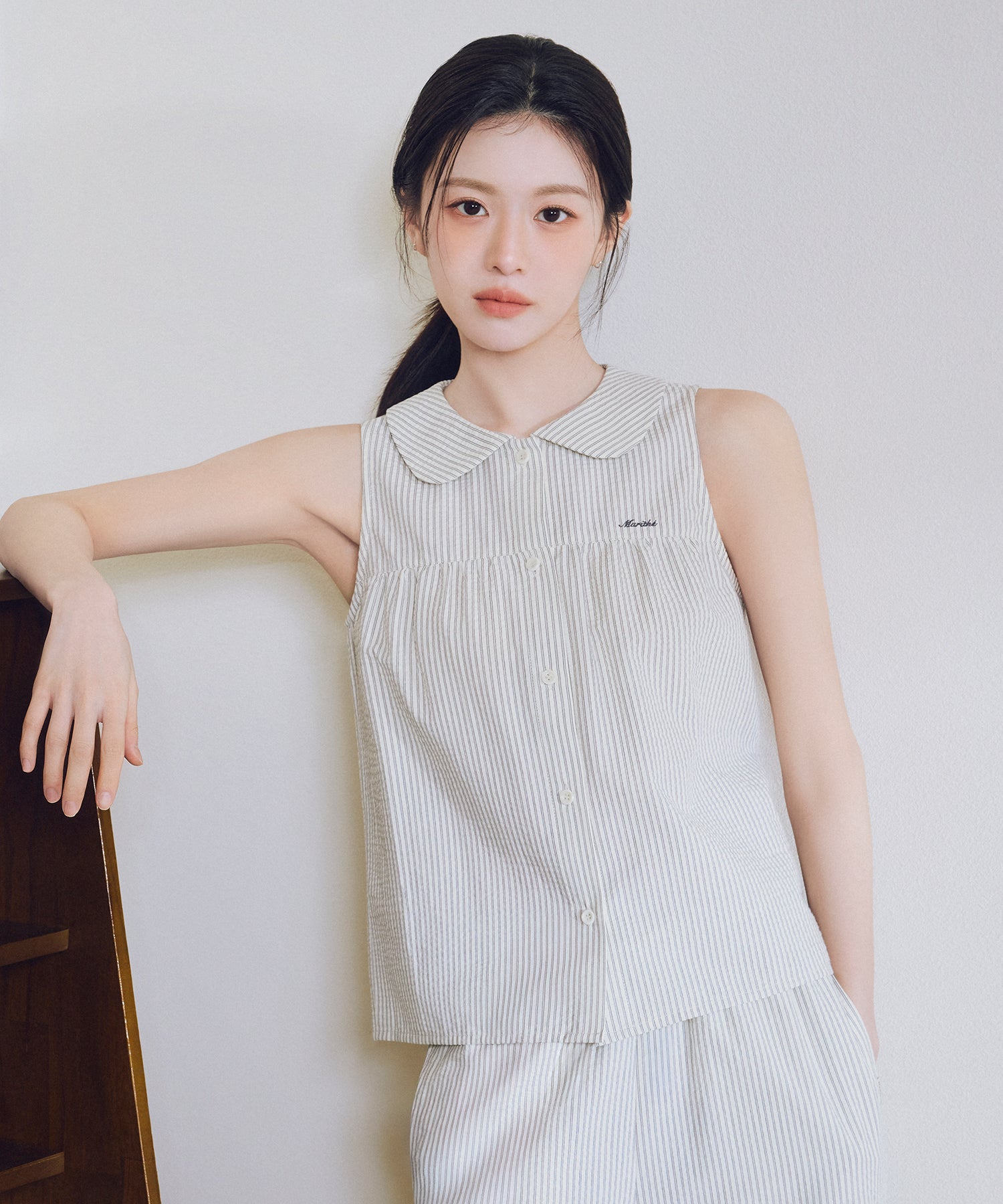 W ROUND COLLAR SLEEVELESS BLOUSE
