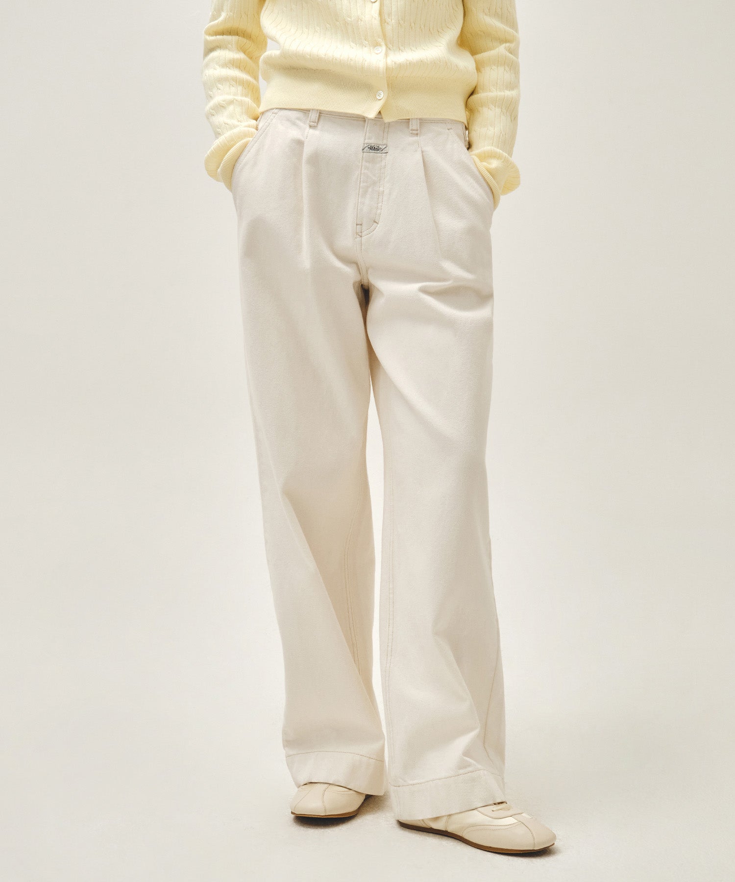 W LOW-WAIST TUCK WIDE DENIM PANTS