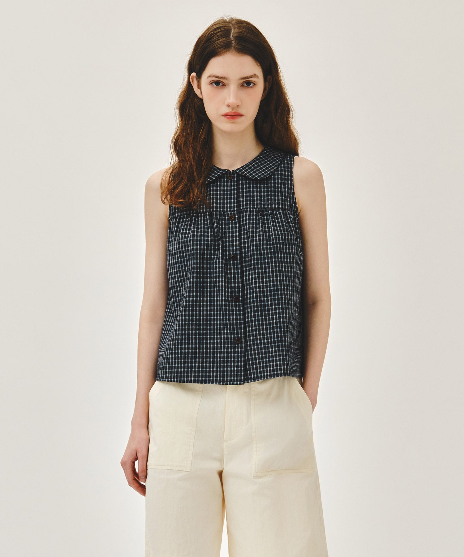 W ROUND COLLAR SLEEVELESS BLOUSE