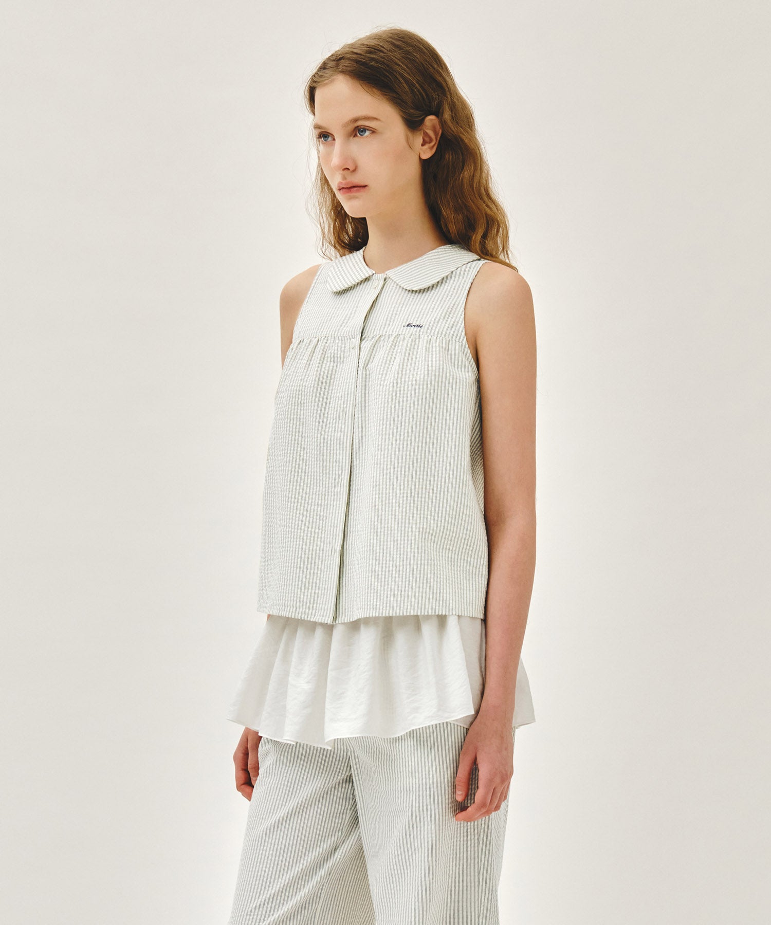 W ROUND COLLAR SLEEVELESS BLOUSE