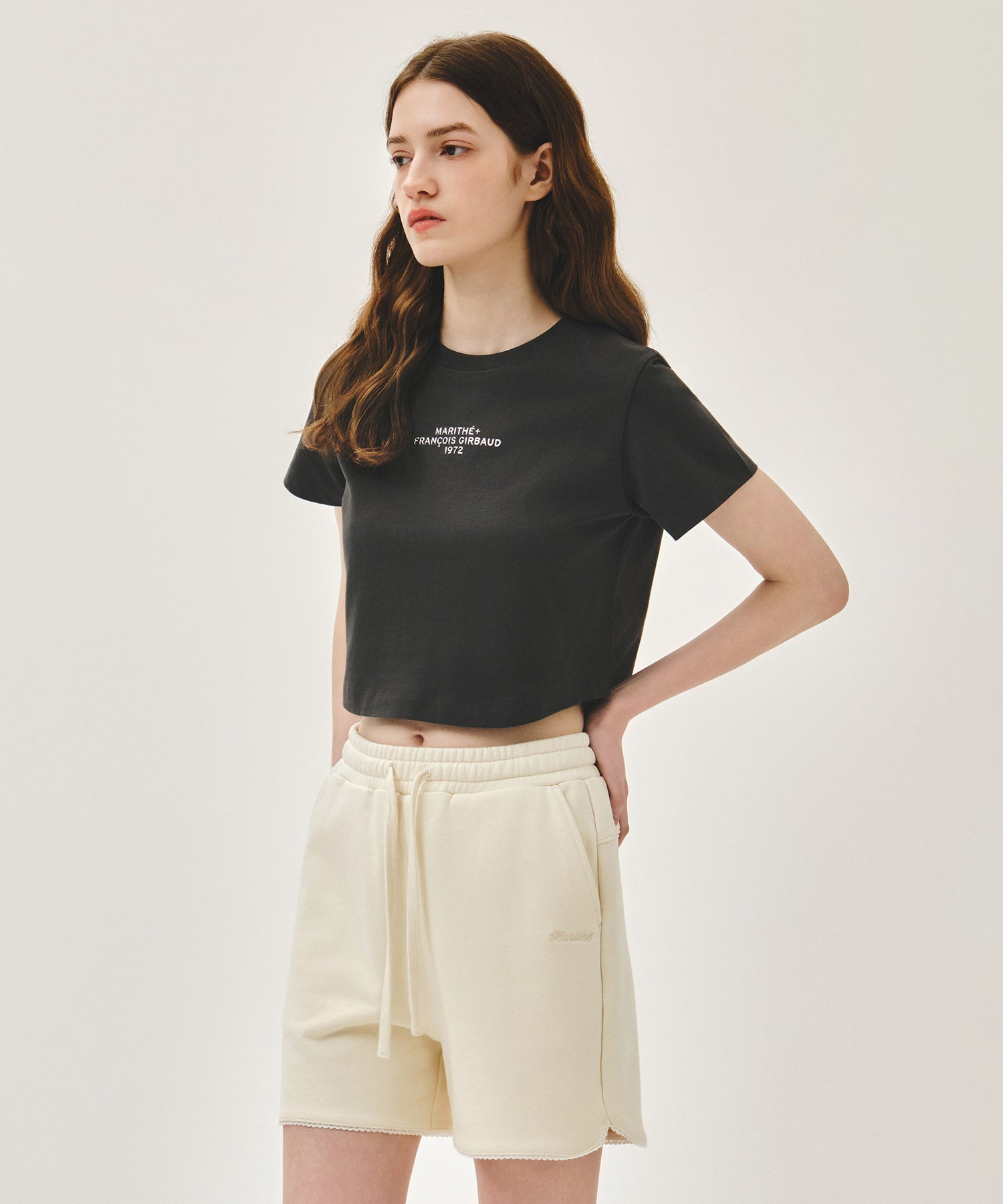 W SILVER LETTERING CROP TEE