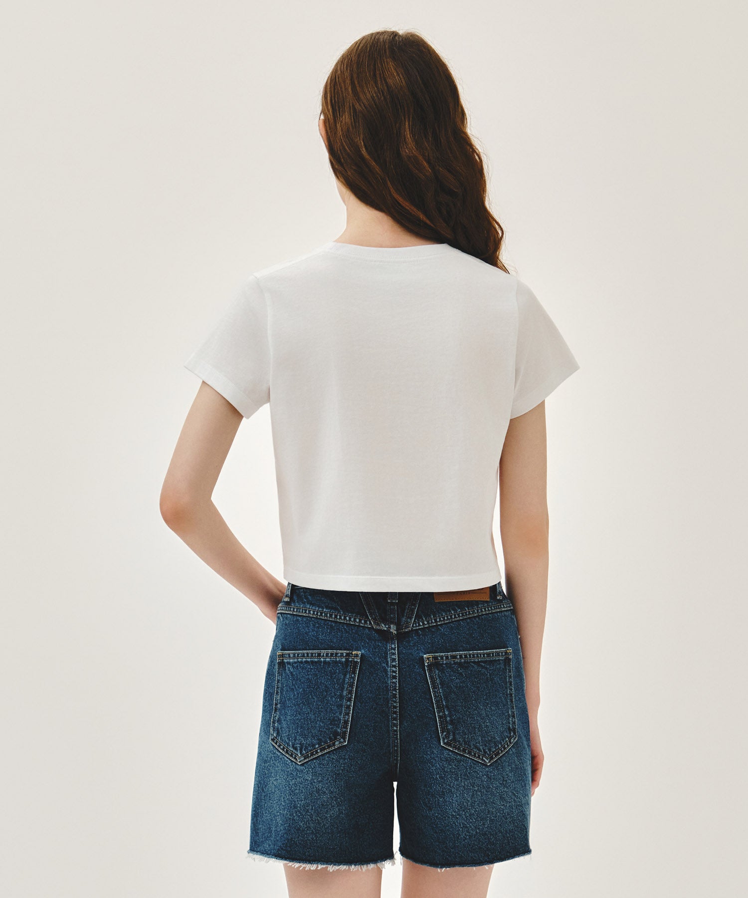 W FRENCH GRAPHIC CROP TEE