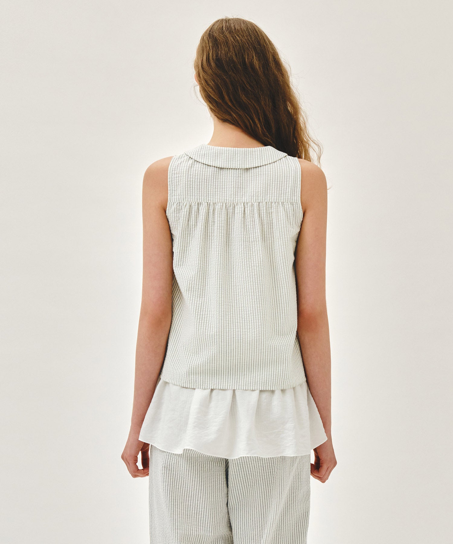 W ROUND COLLAR SLEEVELESS BLOUSE