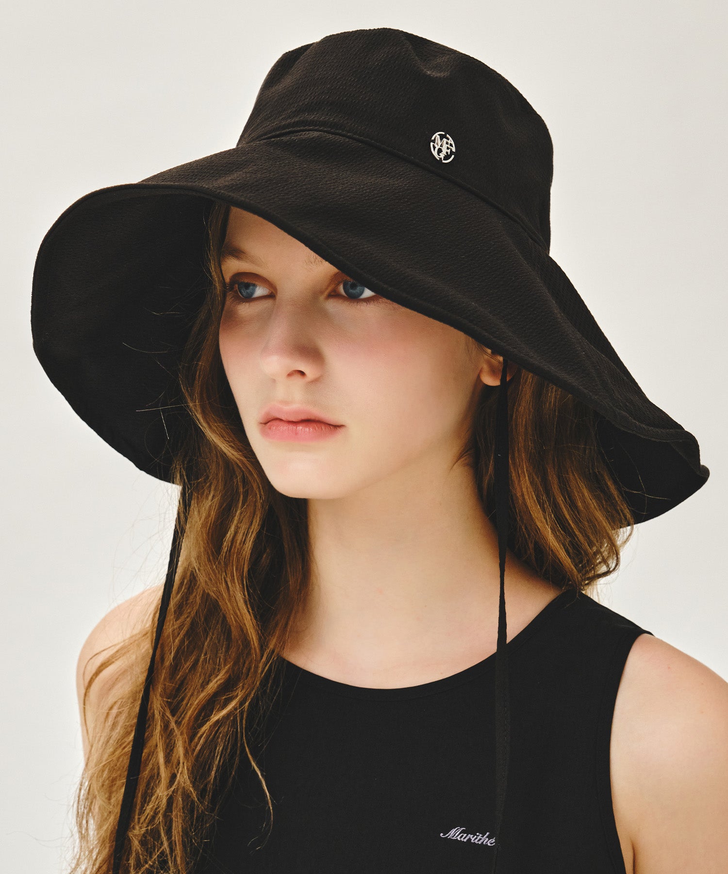 W STRAP SEERSUCKER WIDE BUCKET HAT