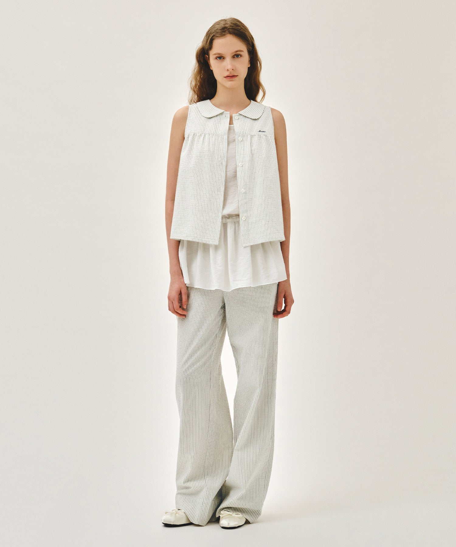 W ROUND COLLAR SLEEVELESS BLOUSE