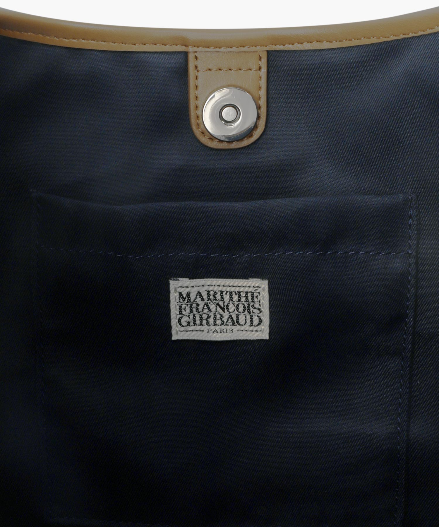 CLASSIC LOGO ONE SHOULDER BUCKET BAG