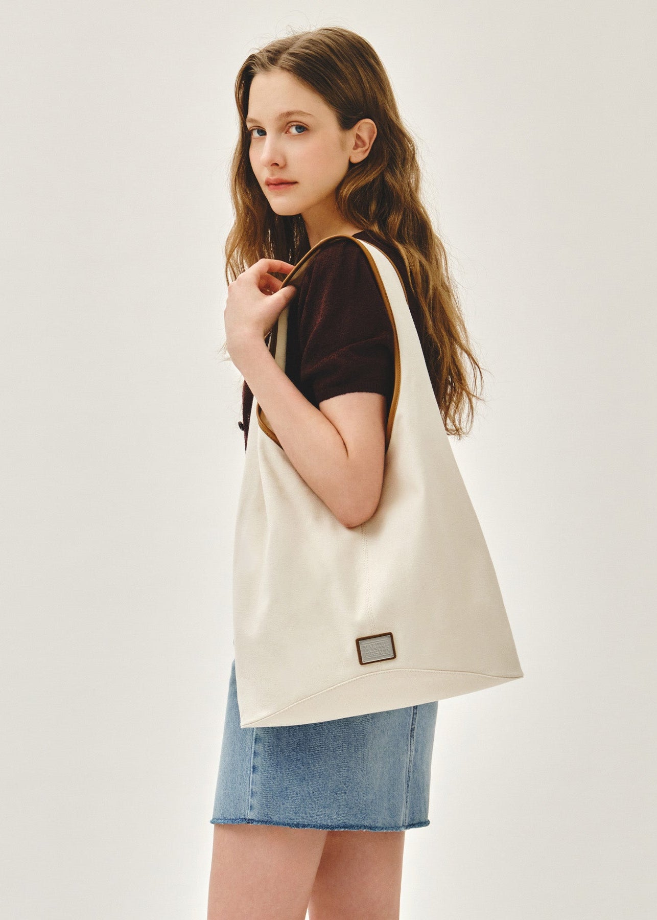 CLASSIC LOGO ONE SHOULDER BUCKET BAG