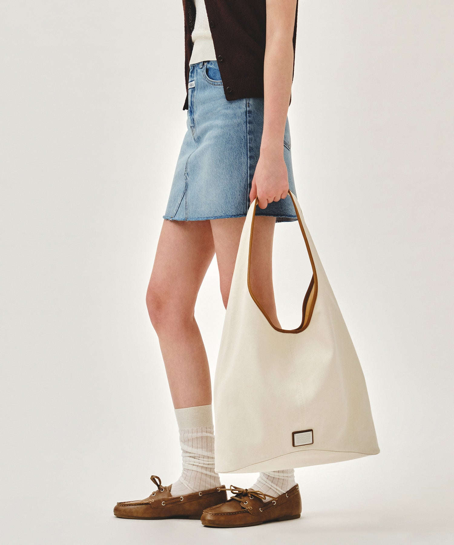 CLASSIC LOGO ONE SHOULDER BUCKET BAG