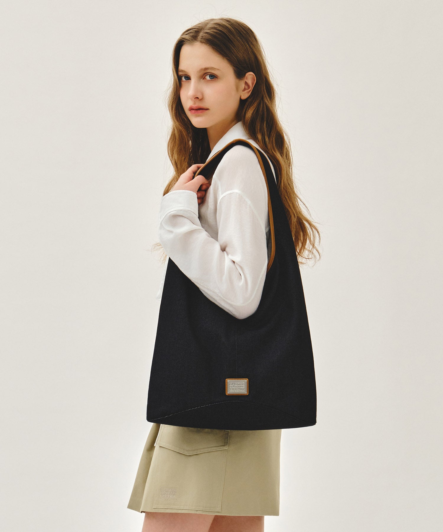 CLASSIC LOGO ONE SHOULDER BUCKET BAG