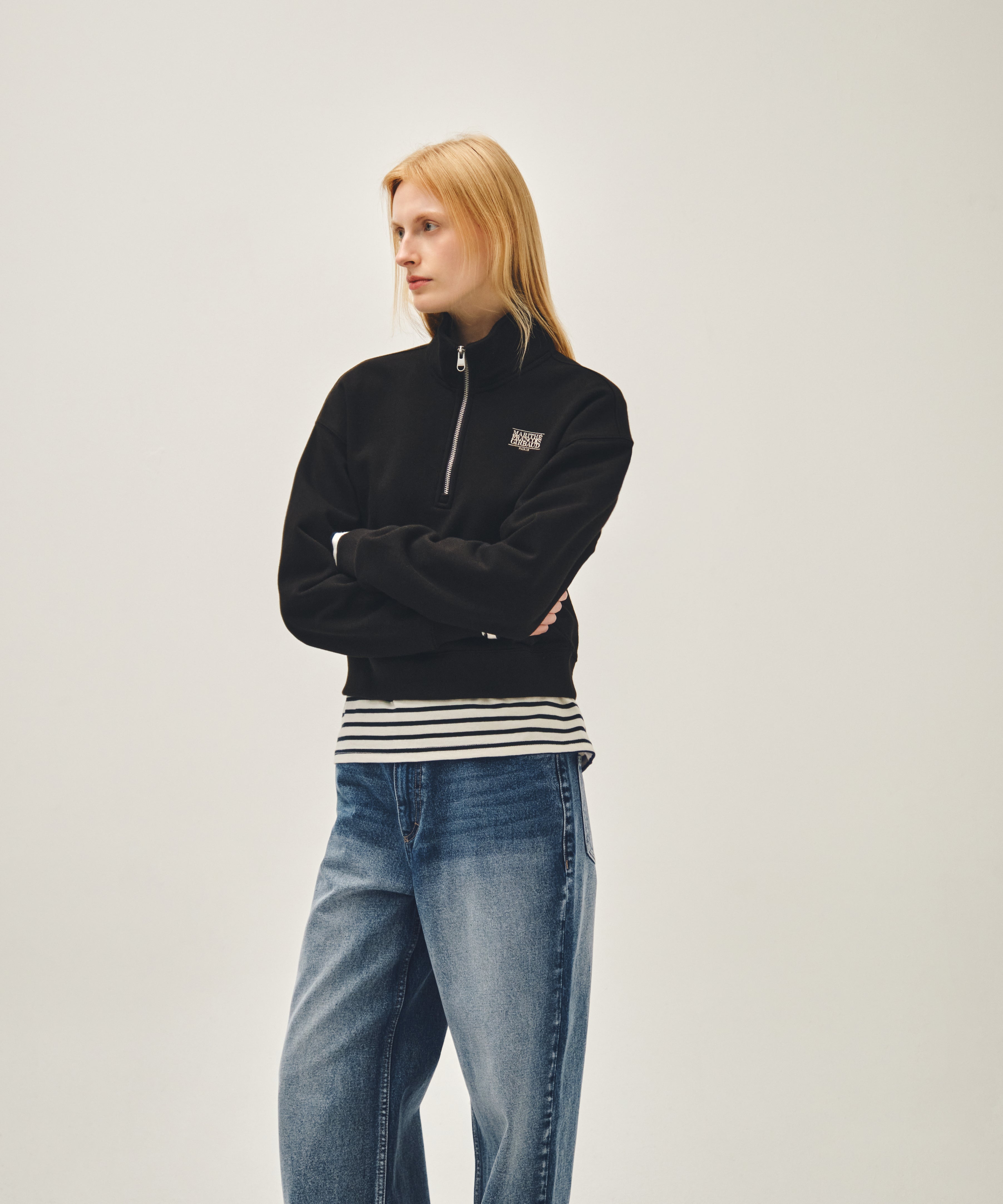 W SMALL CLASSIC LOGO HALF ZIPUP CROP SWEATSHIRT