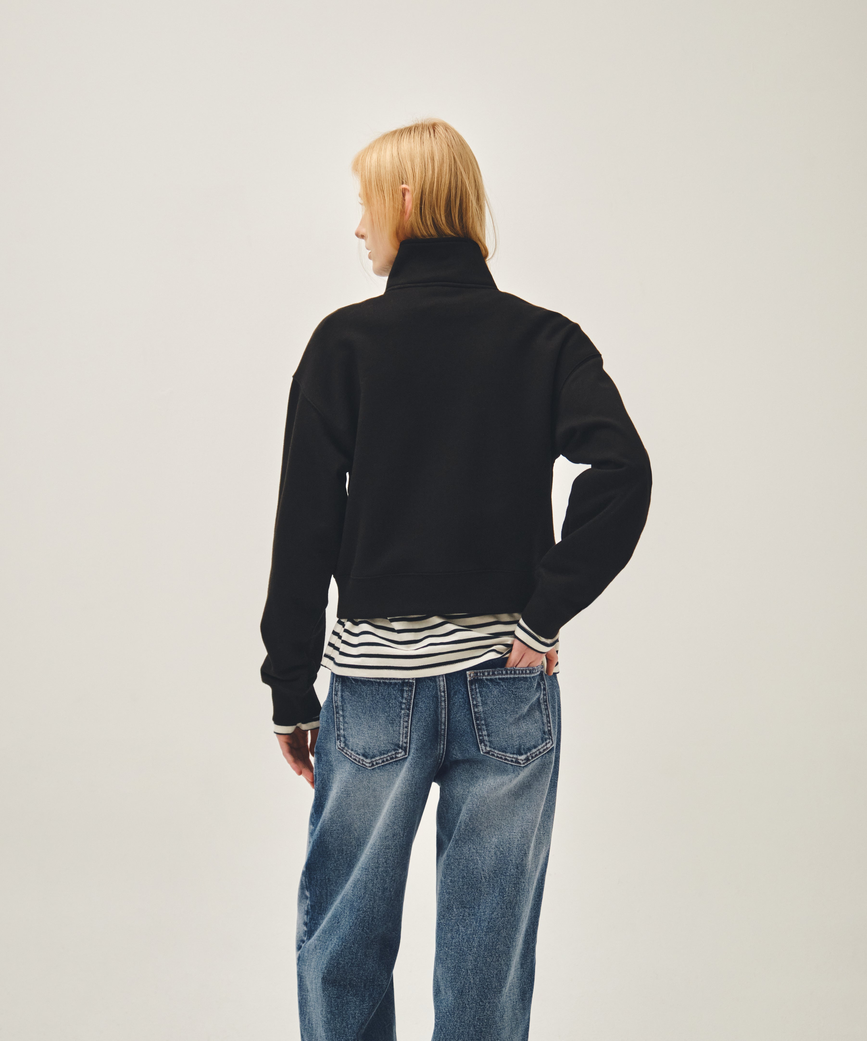 W SMALL CLASSIC LOGO HALF ZIPUP CROP SWEATSHIRT