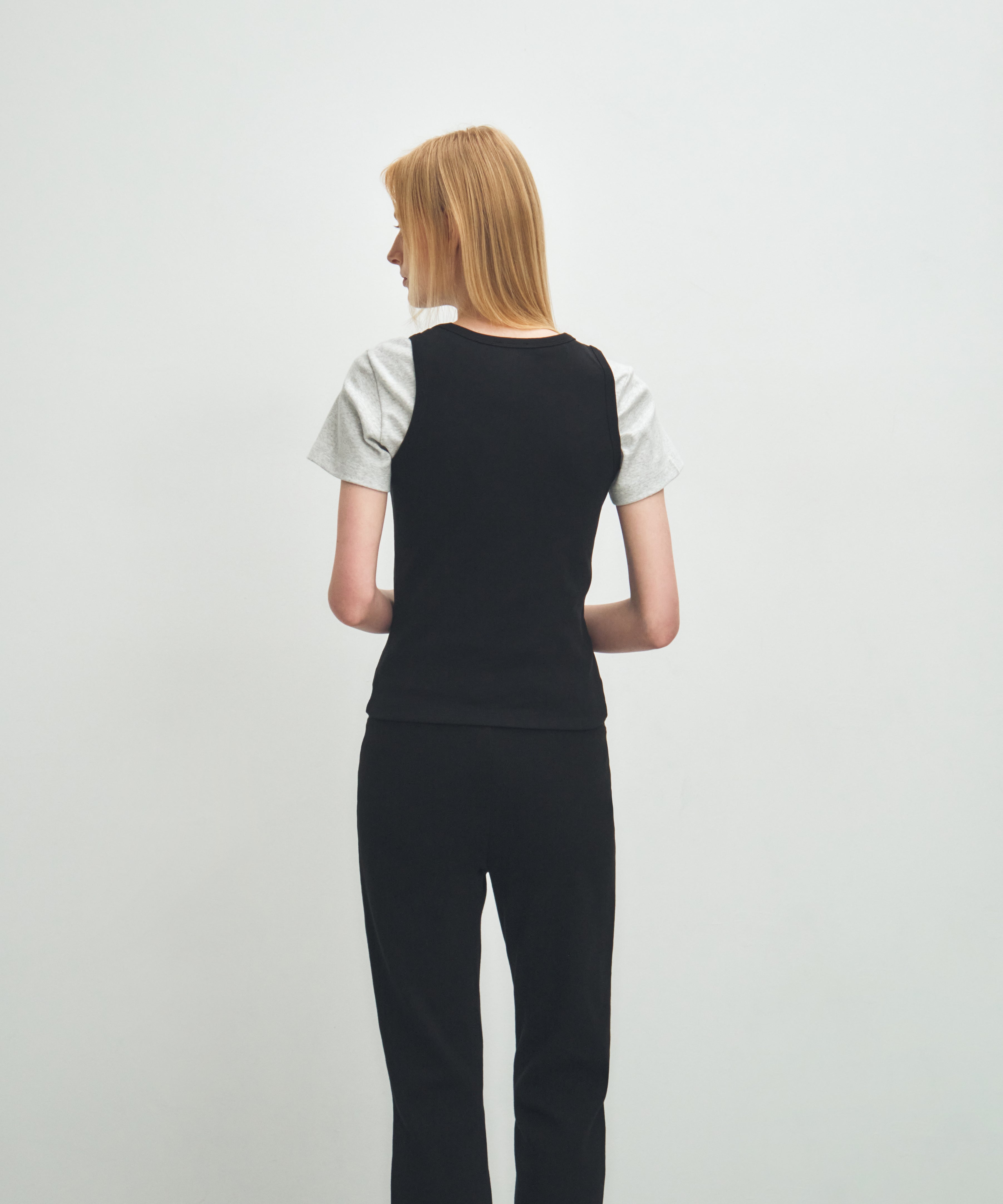 W BASIC SLEEVELESS