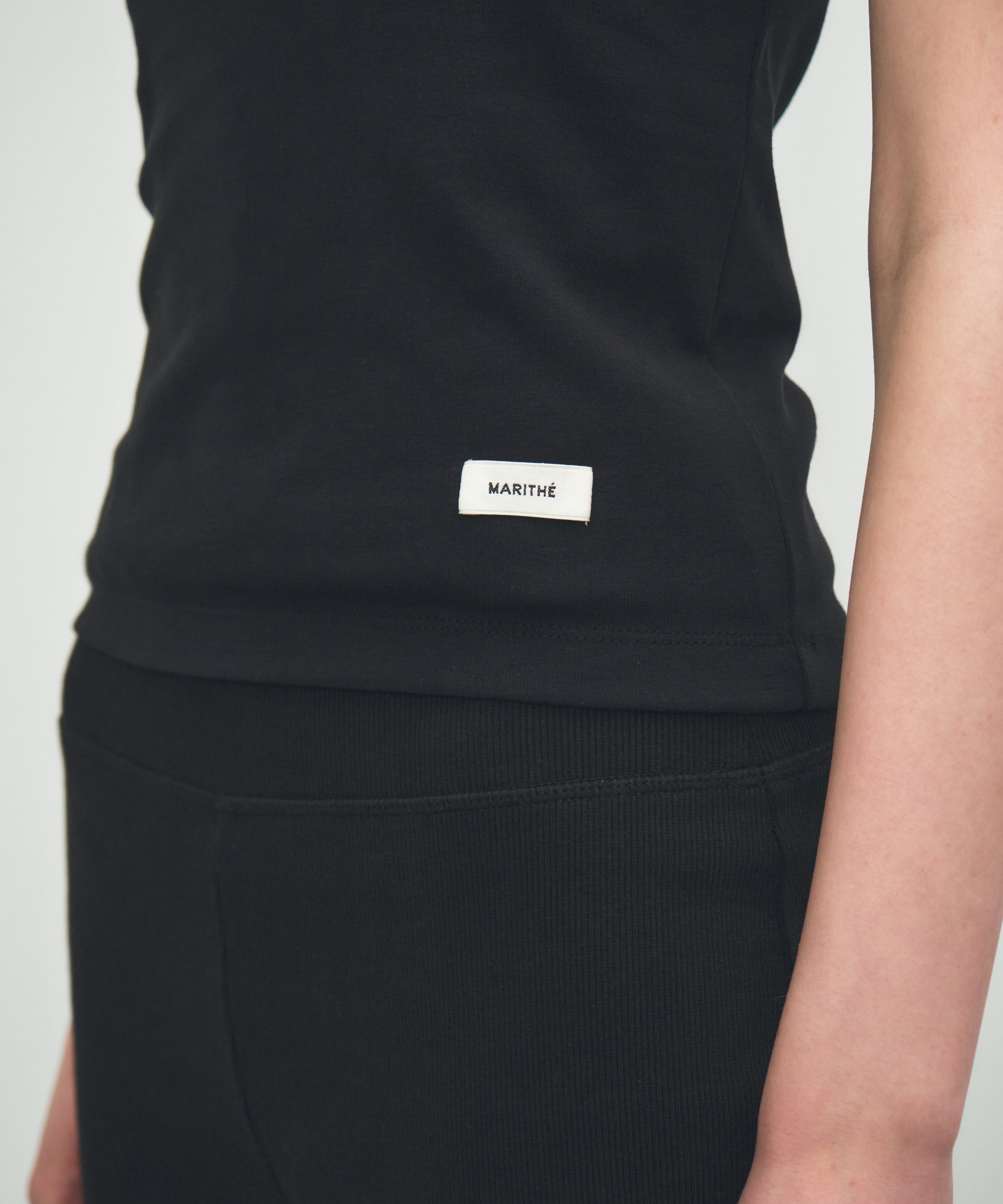 W BASIC SLEEVELESS