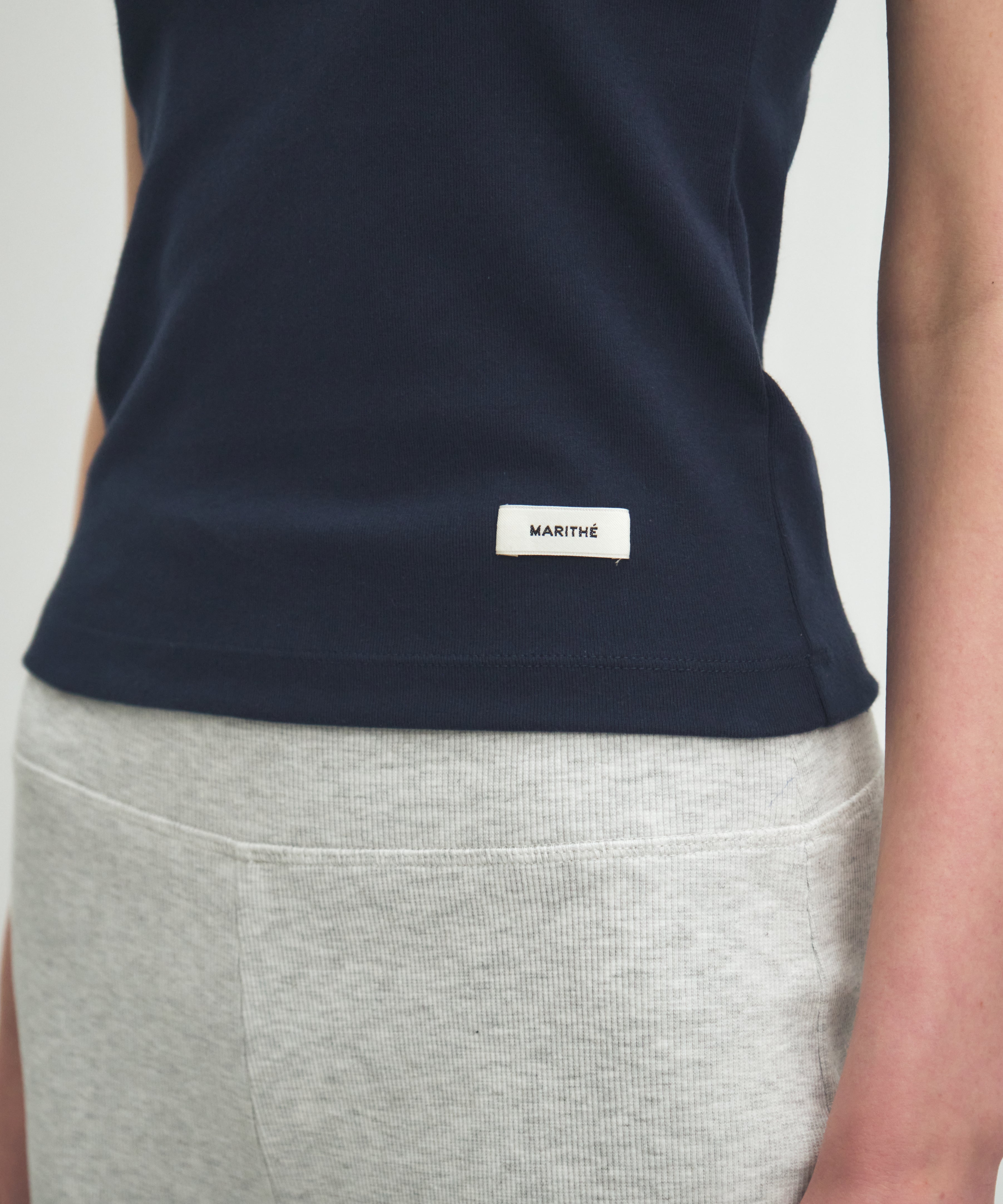 W BASIC SLEEVELESS