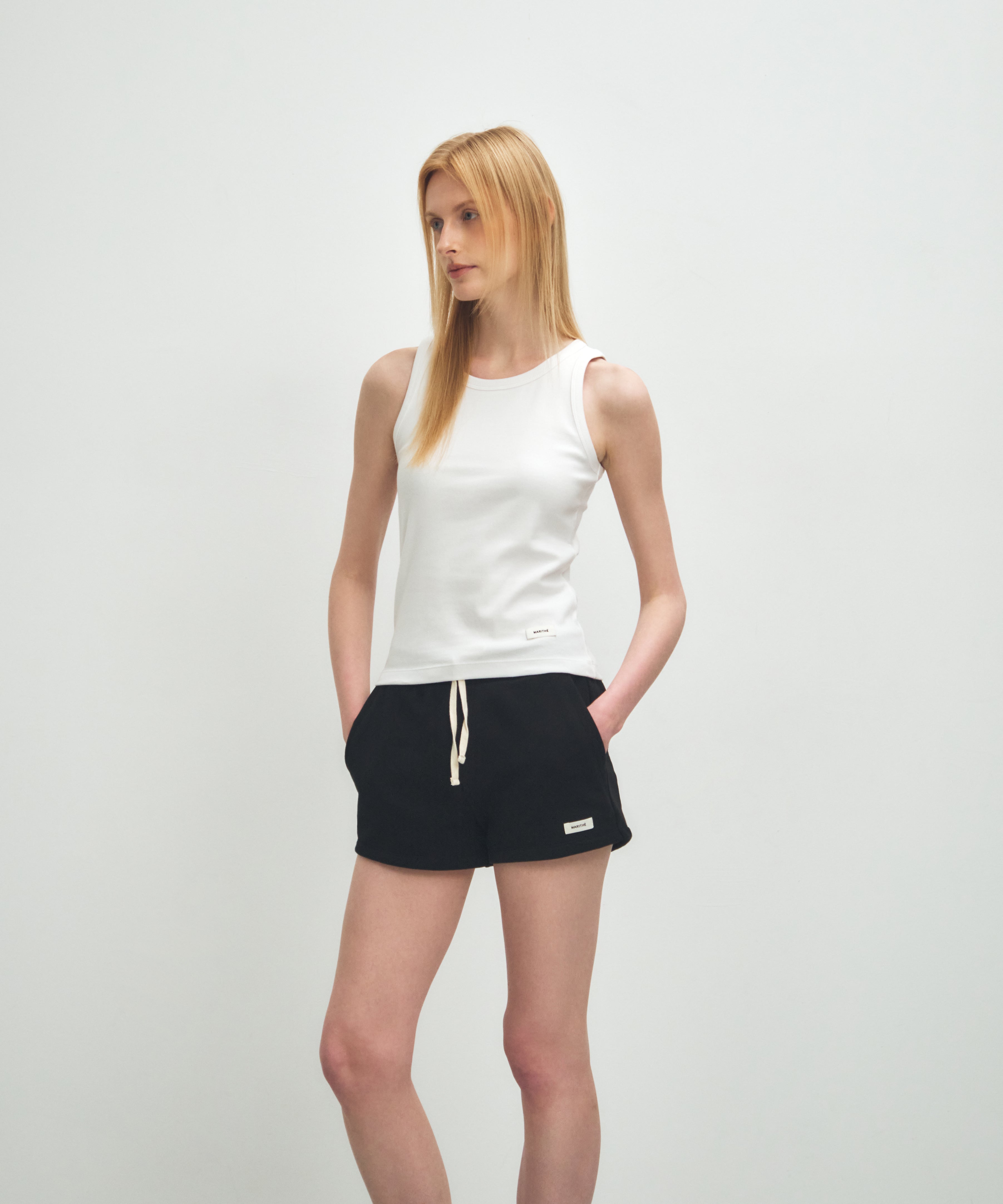 W BASIC SLEEVELESS