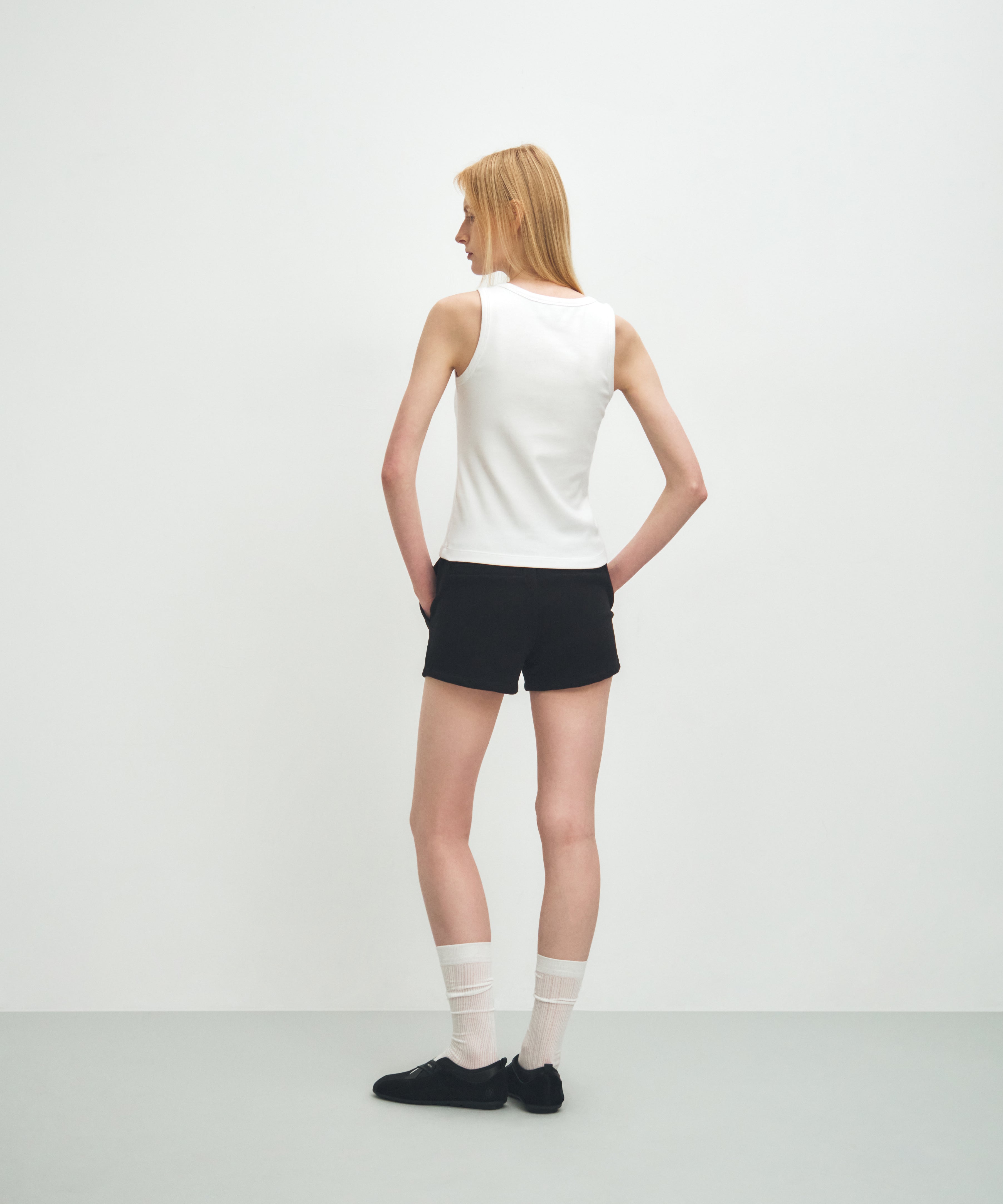 W BASIC SLEEVELESS