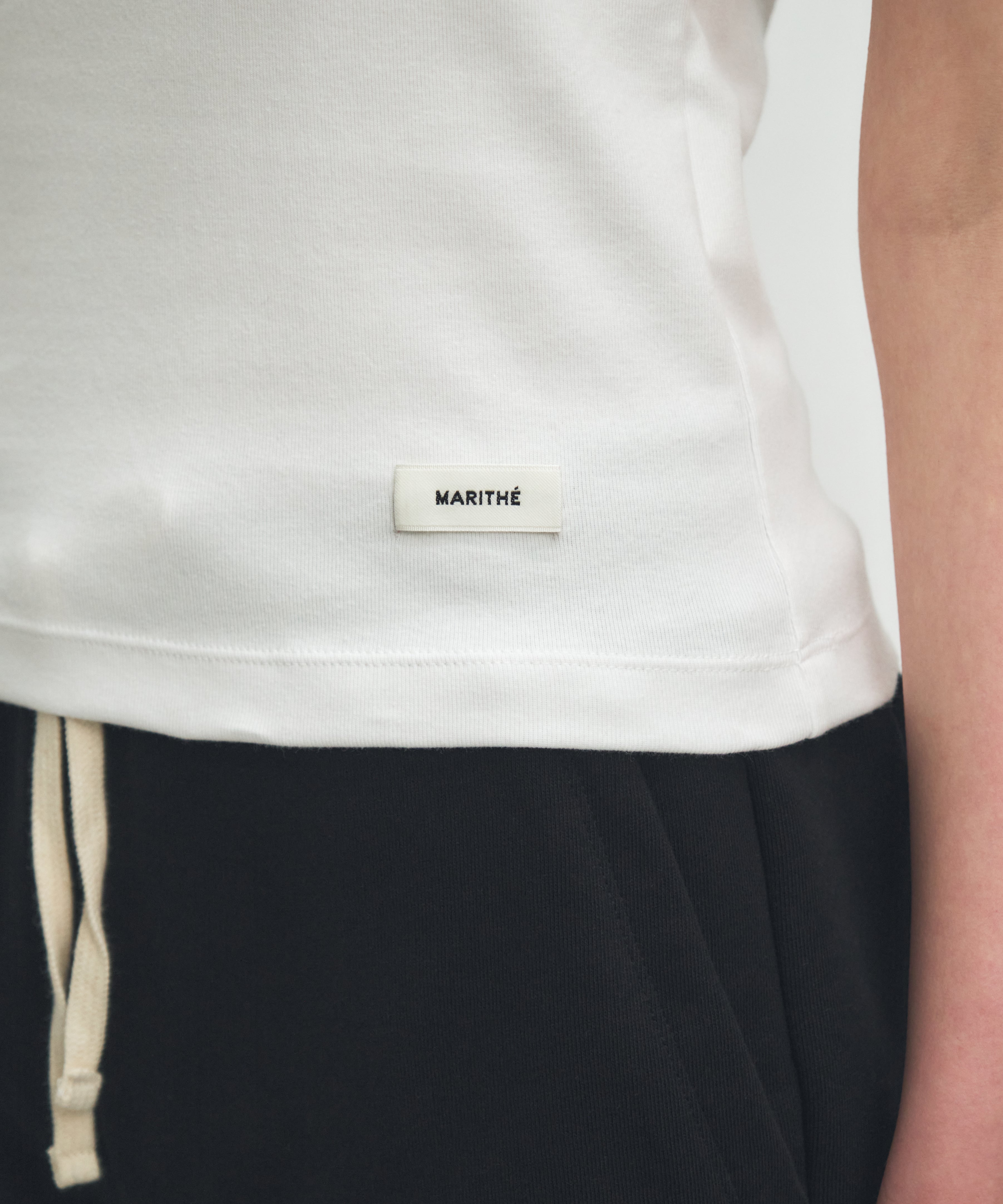 W BASIC SLEEVELESS