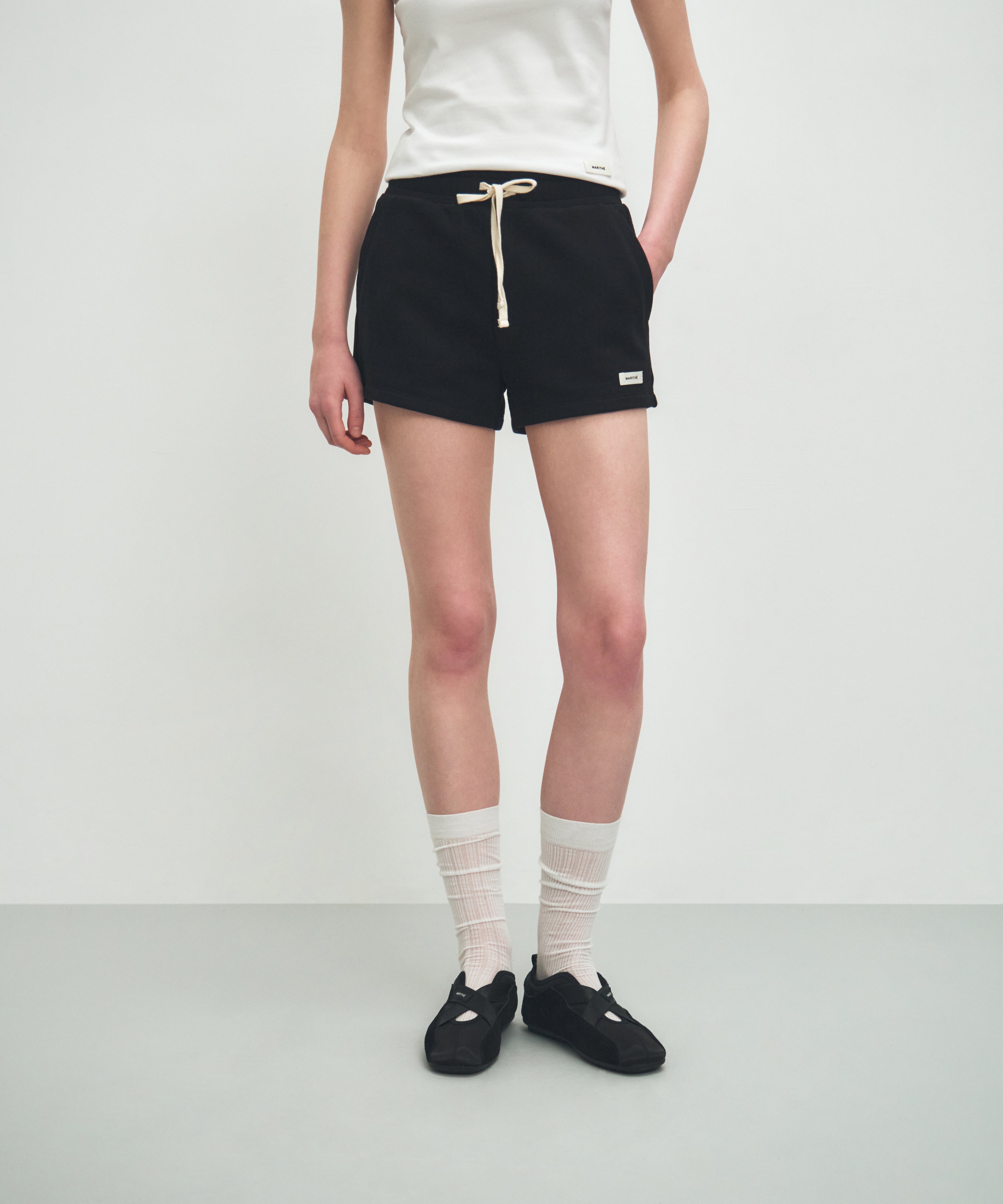 W BASIC SWEAT SHORTS