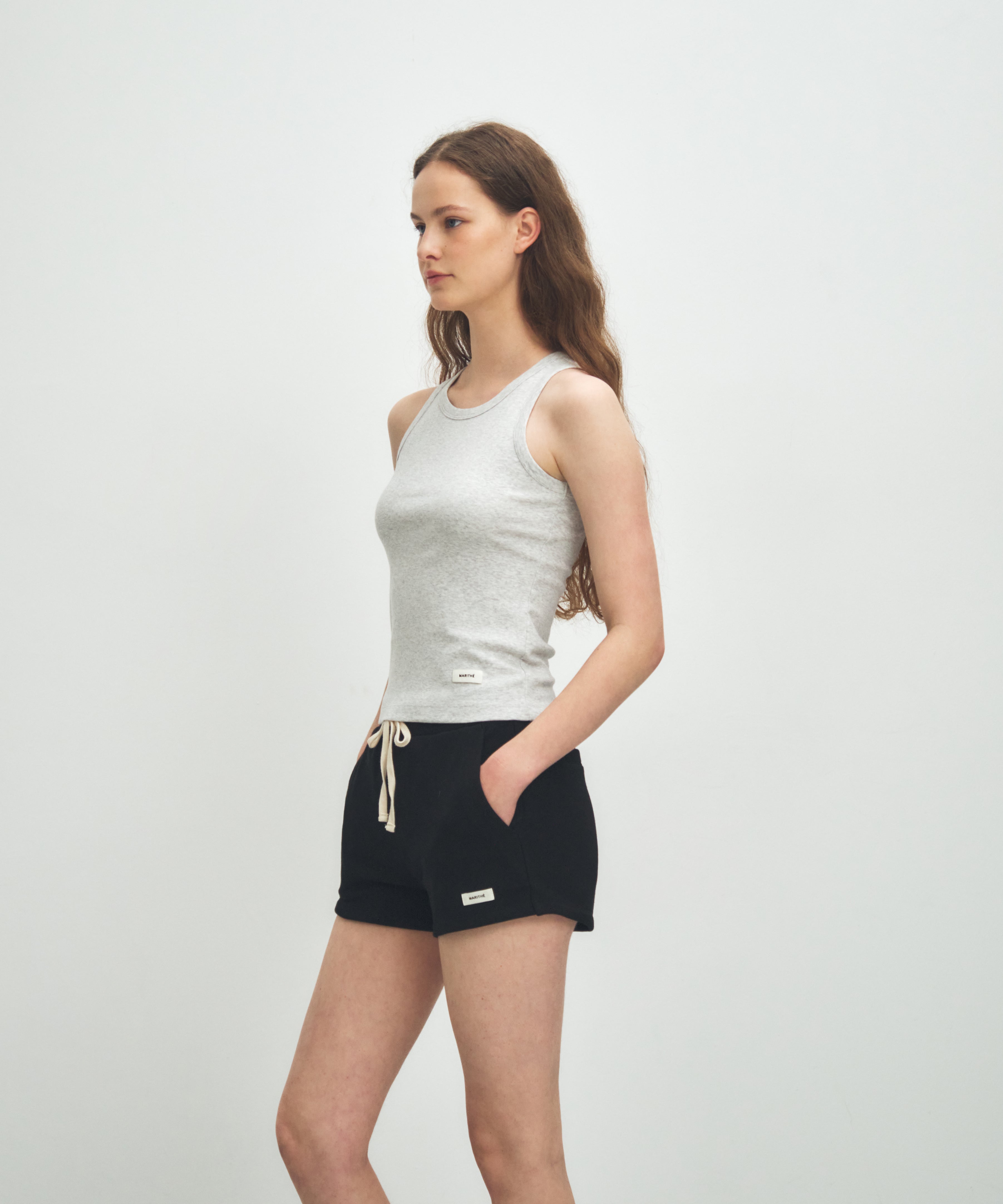 W BASIC SLEEVELESS
