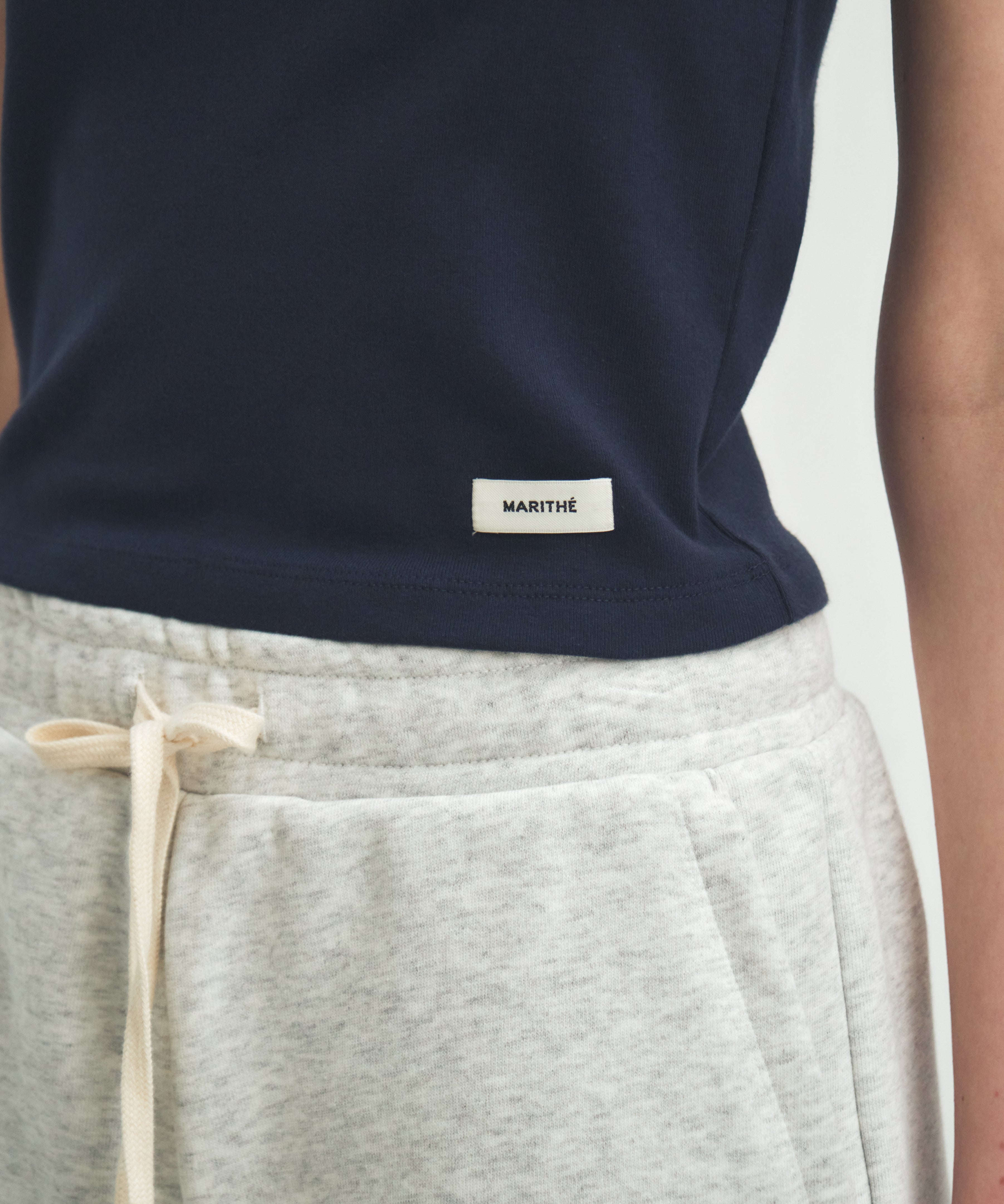 W BASIC STRING CROP SLEEVELESS