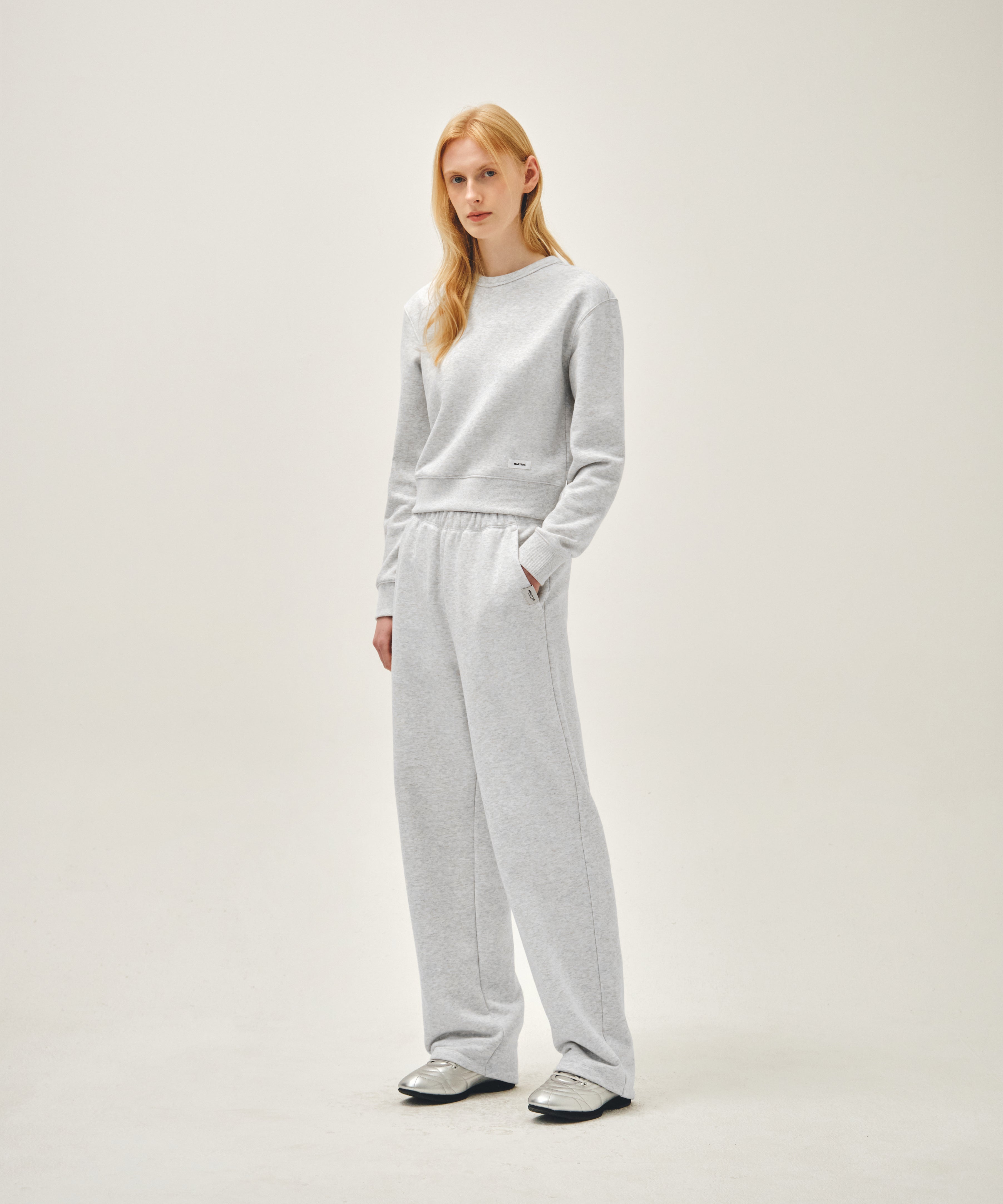 W BASIC CROP SWEATSHIRT