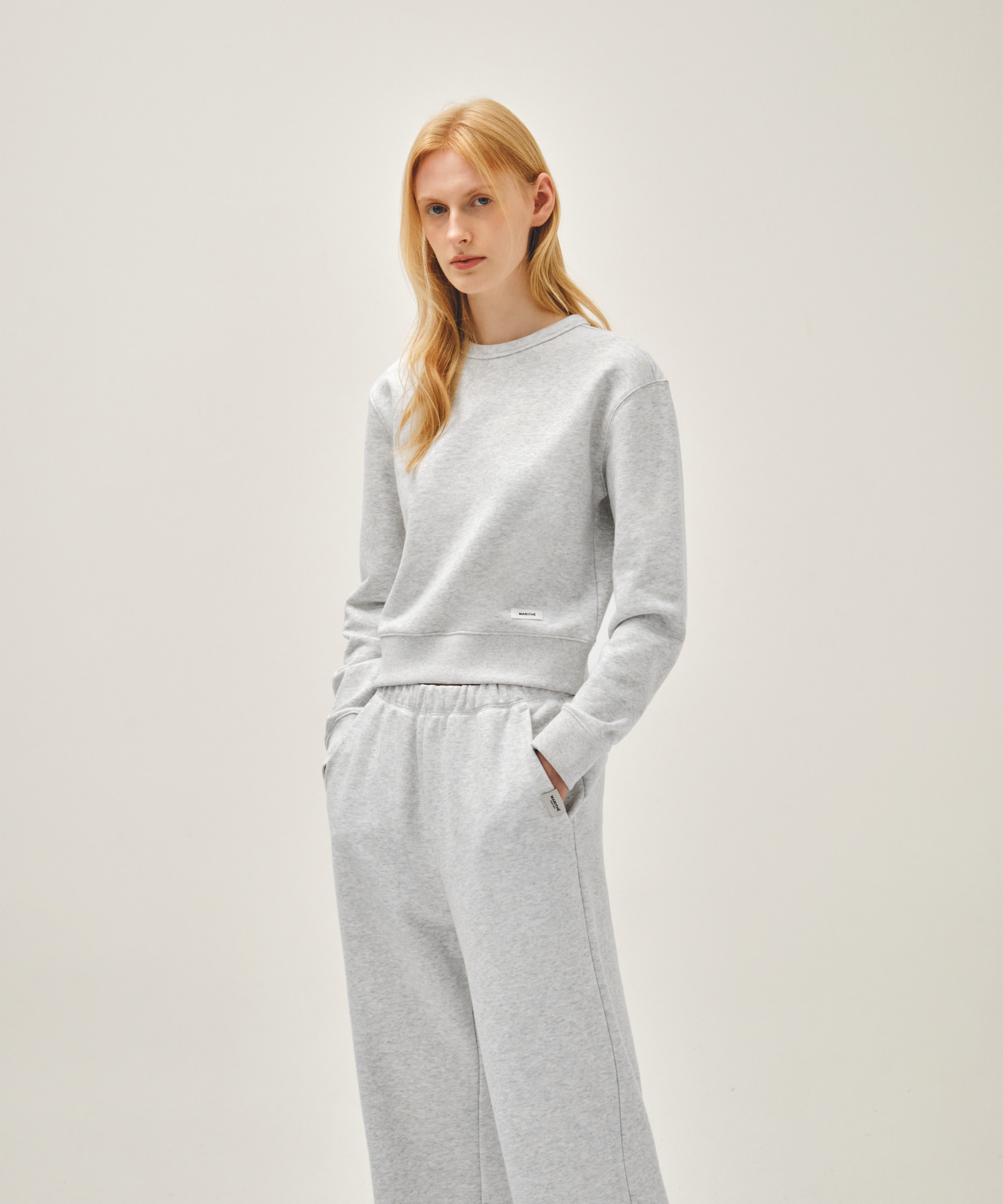 W BASIC CROP SWEATSHIRT