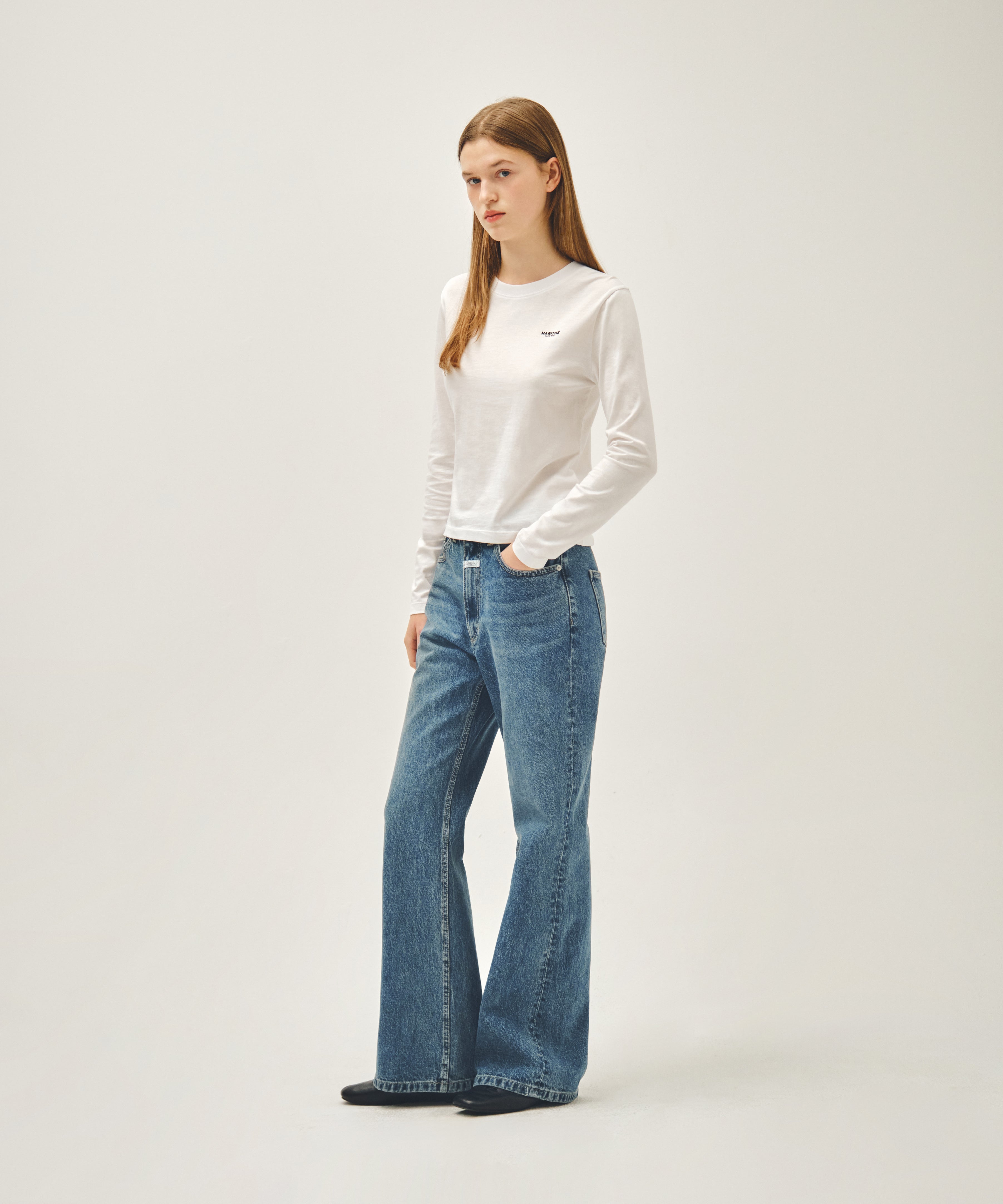 W RELAXED FIT BOOTS-CUT DENIM PANTS