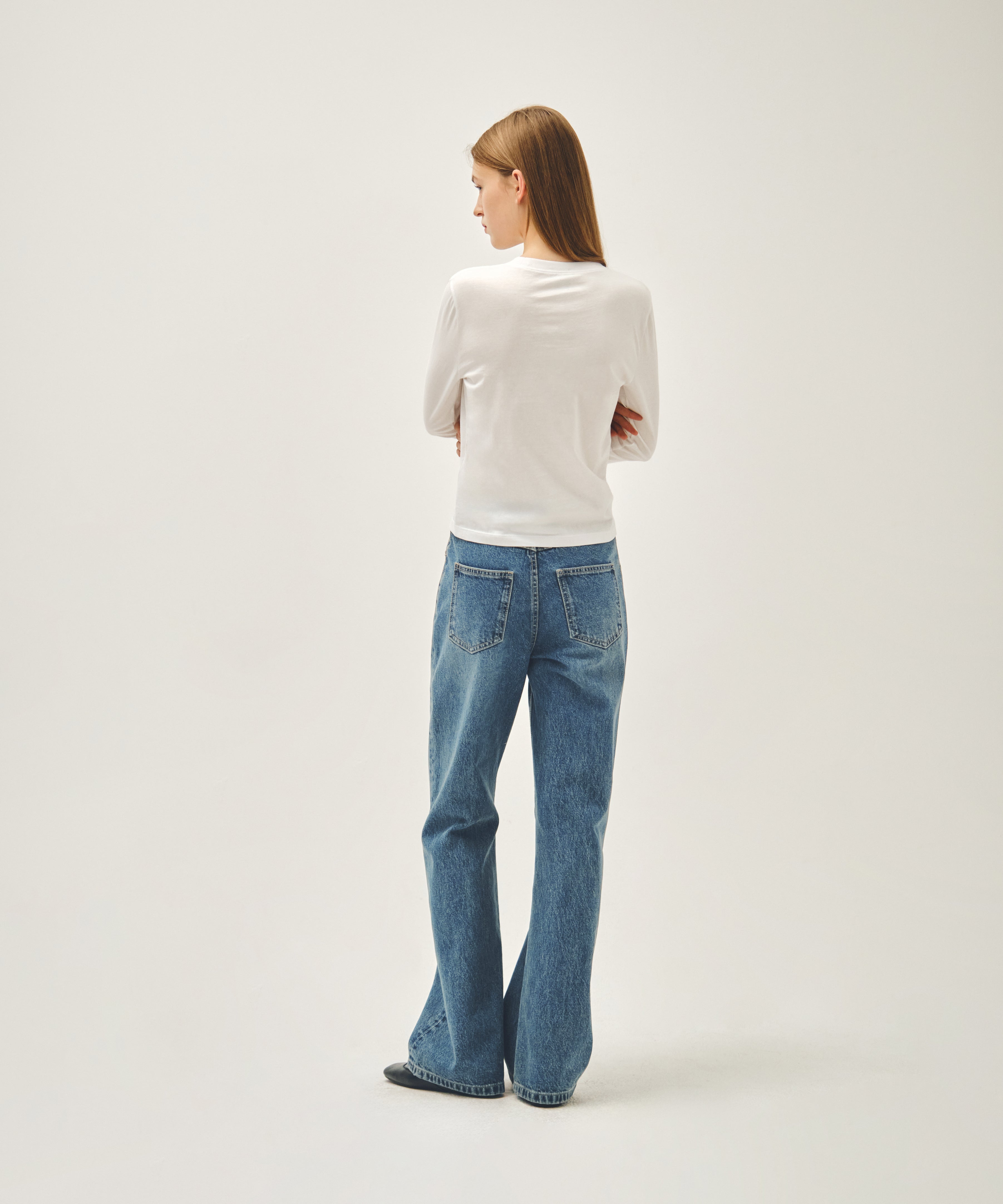W RELAXED FIT BOOTS-CUT DENIM PANTS