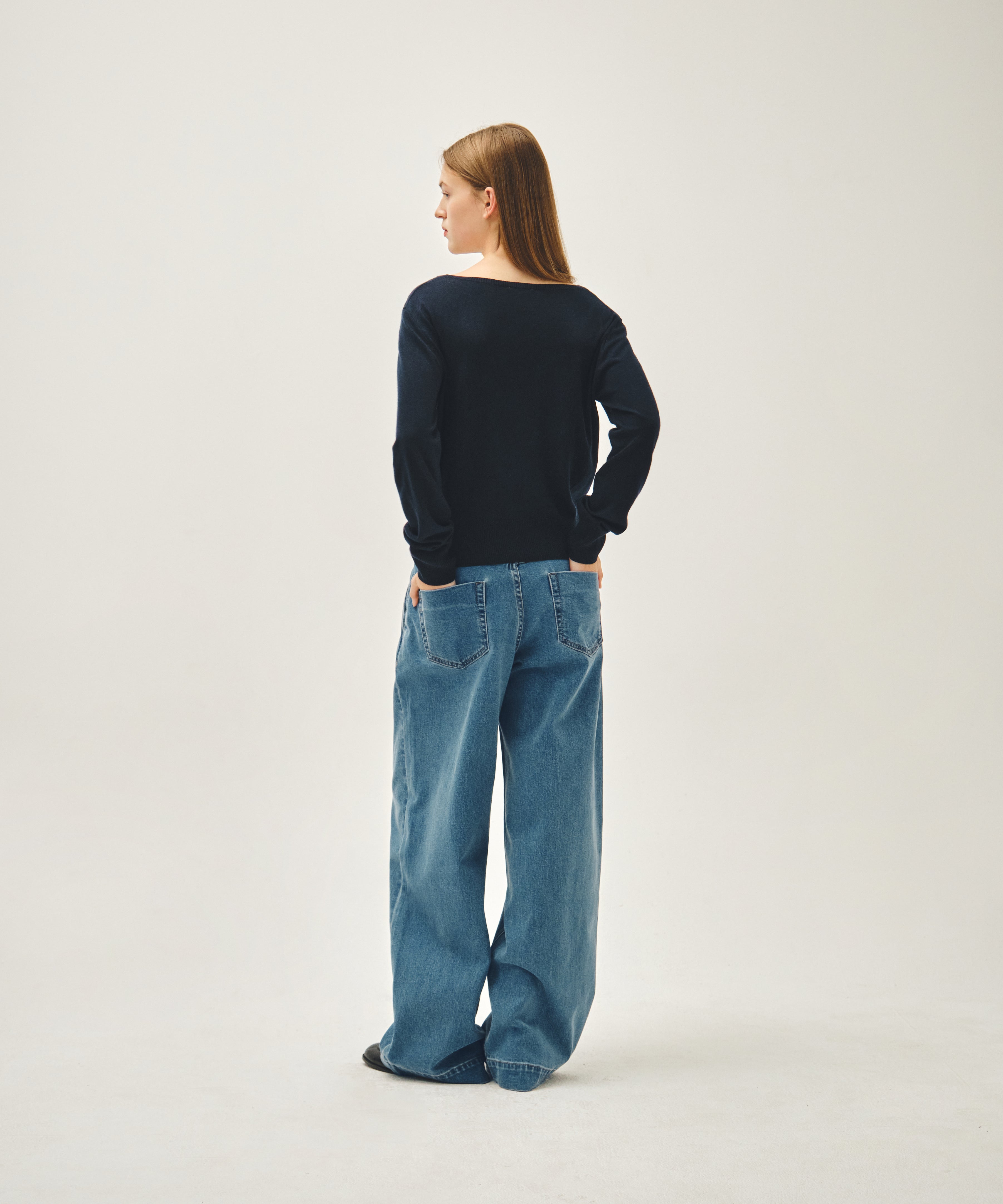 W LOW-WAIST TUCK WIDE DENIM PANTS