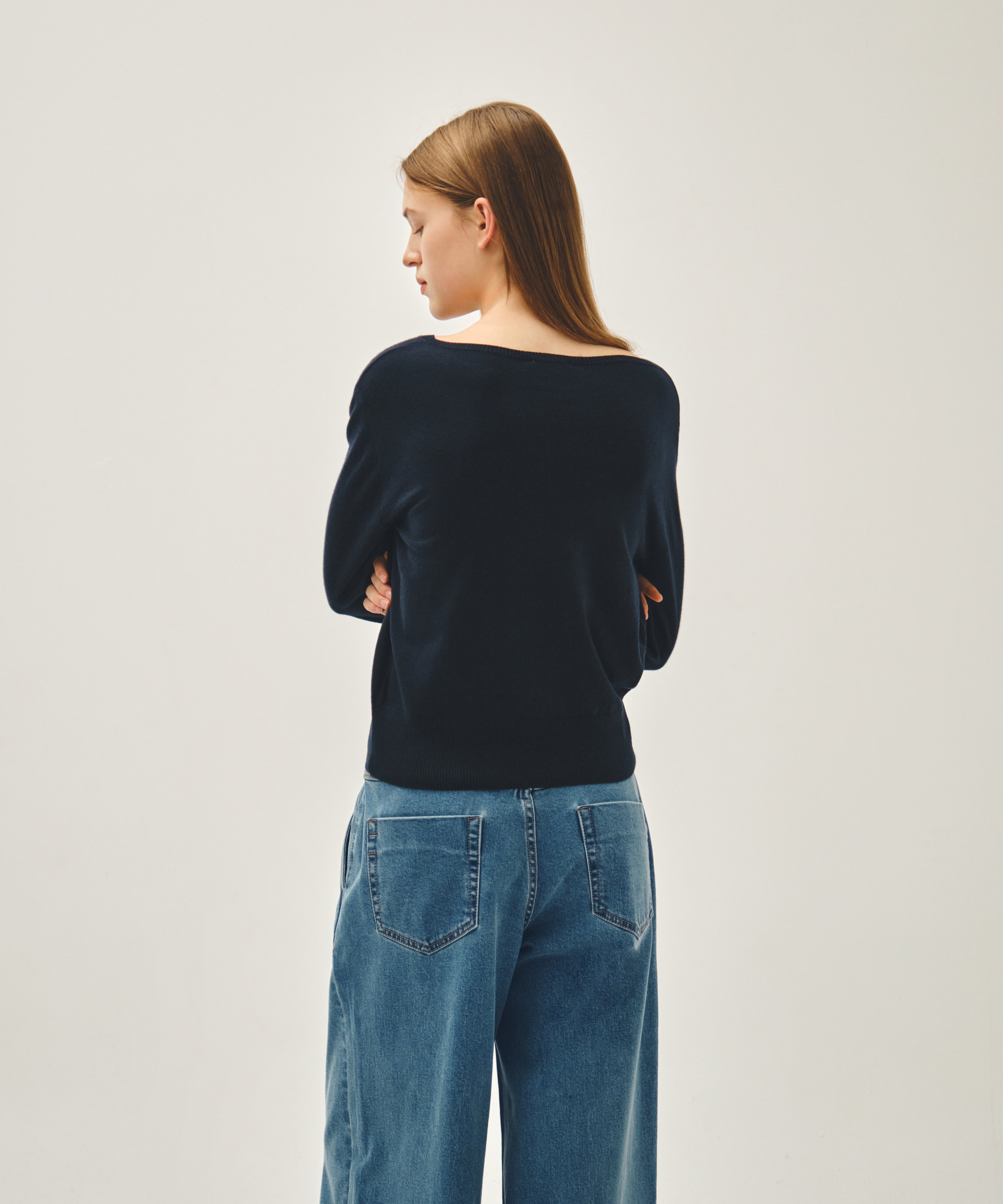 W LOW-WAIST TUCK WIDE DENIM PANTS