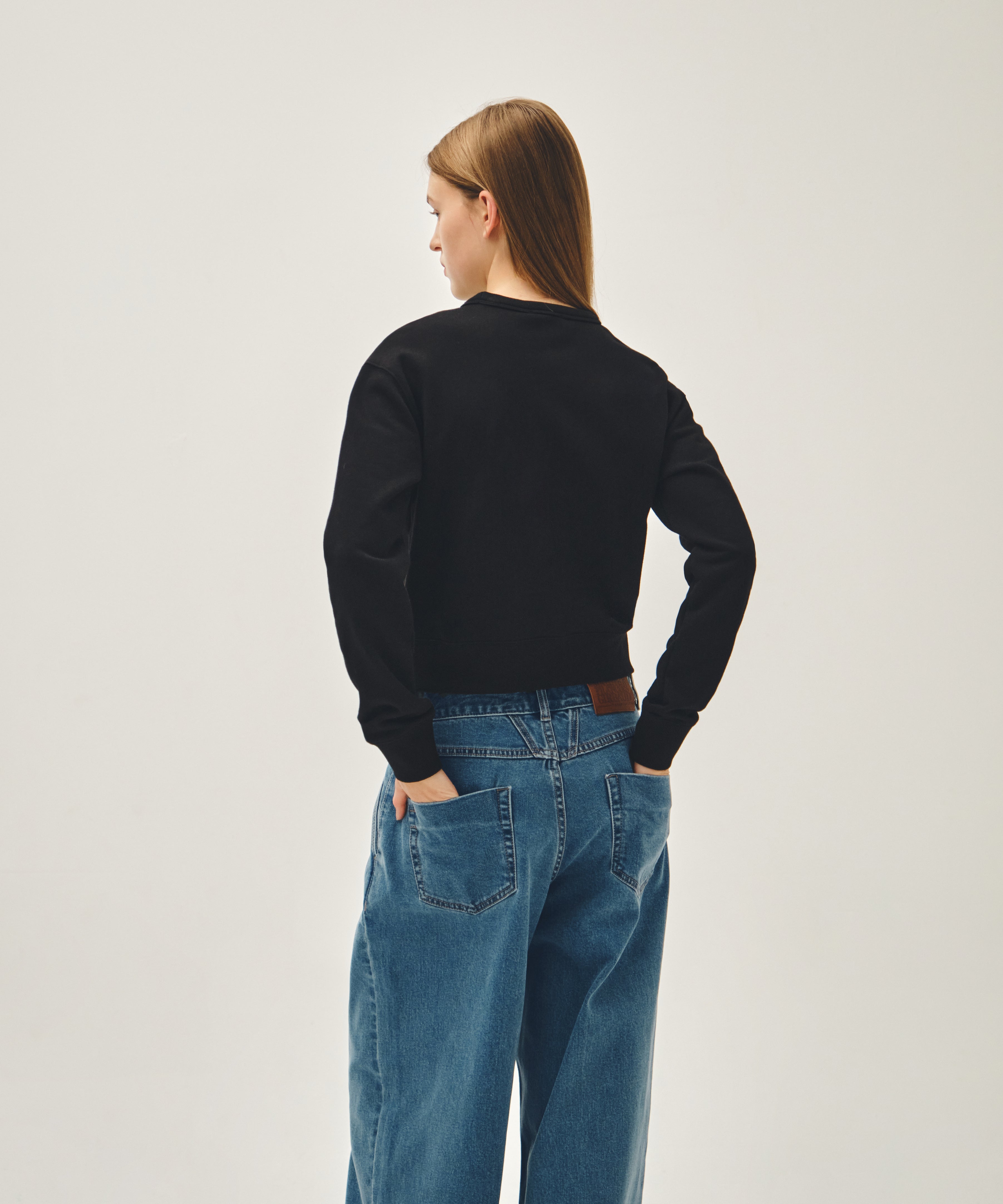 W BASIC CROP SWEATSHIRT