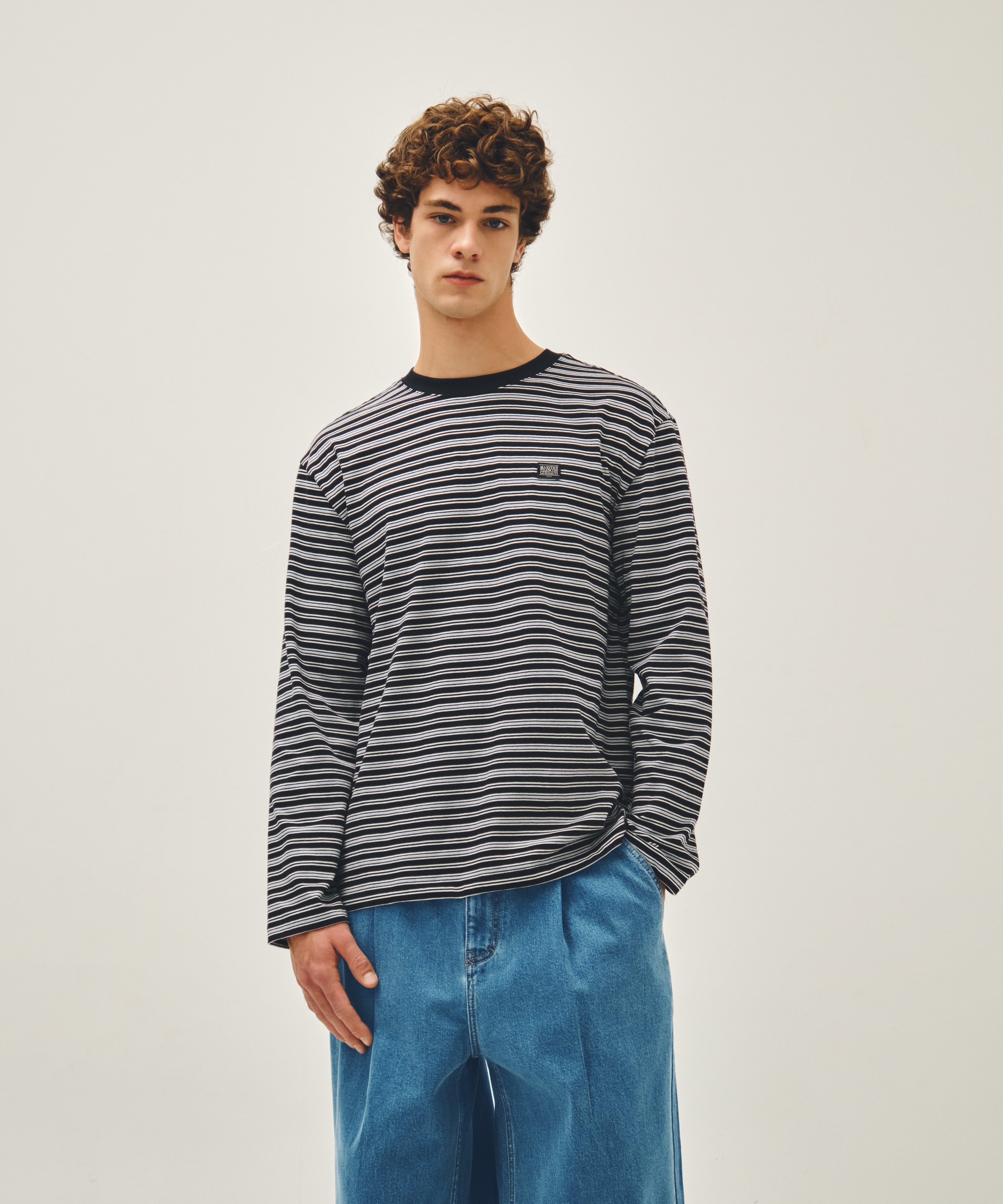 NEW M LOW-WAIST TUCK WIDE DENIM PANTS