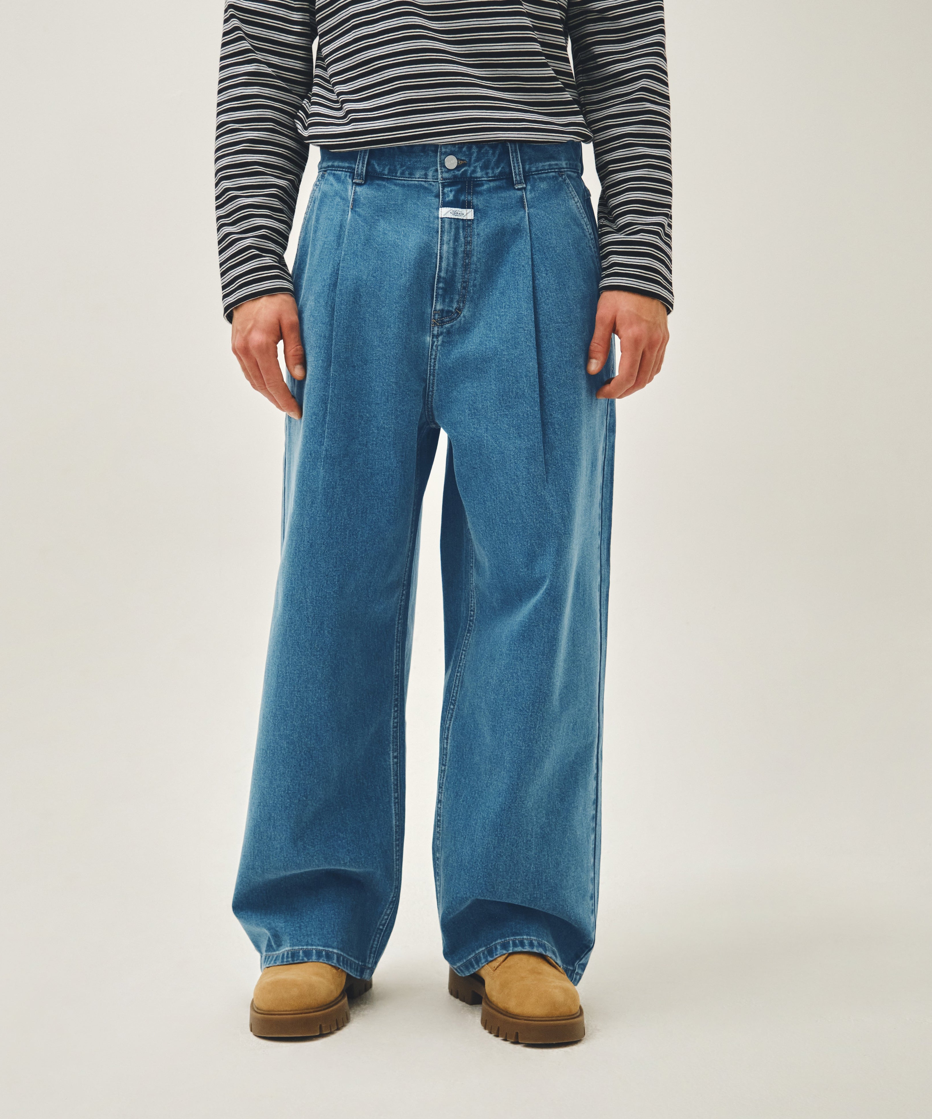 NEW M LOW-WAIST TUCK WIDE DENIM PANTS