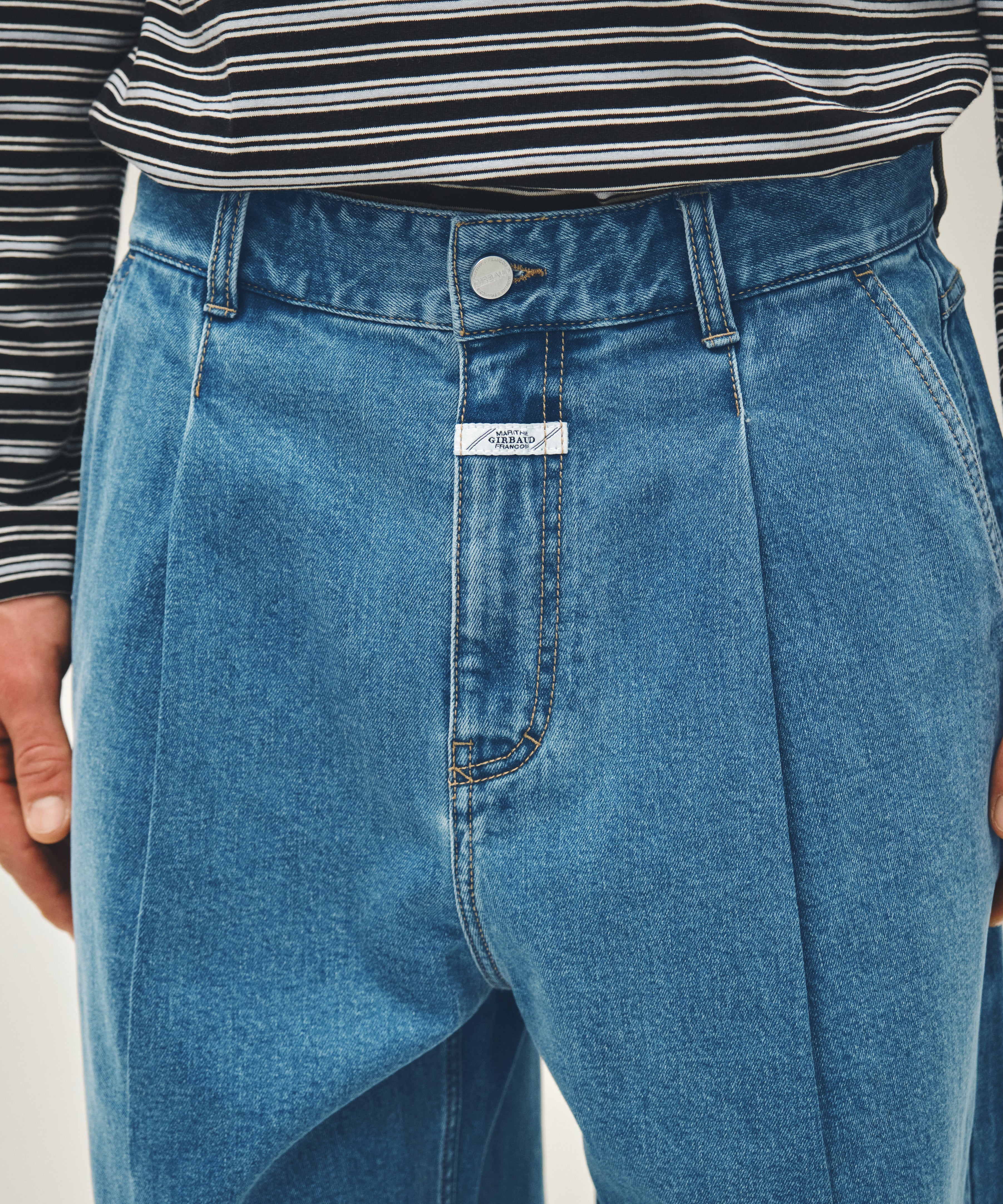 NEW M LOW-WAIST TUCK WIDE DENIM PANTS