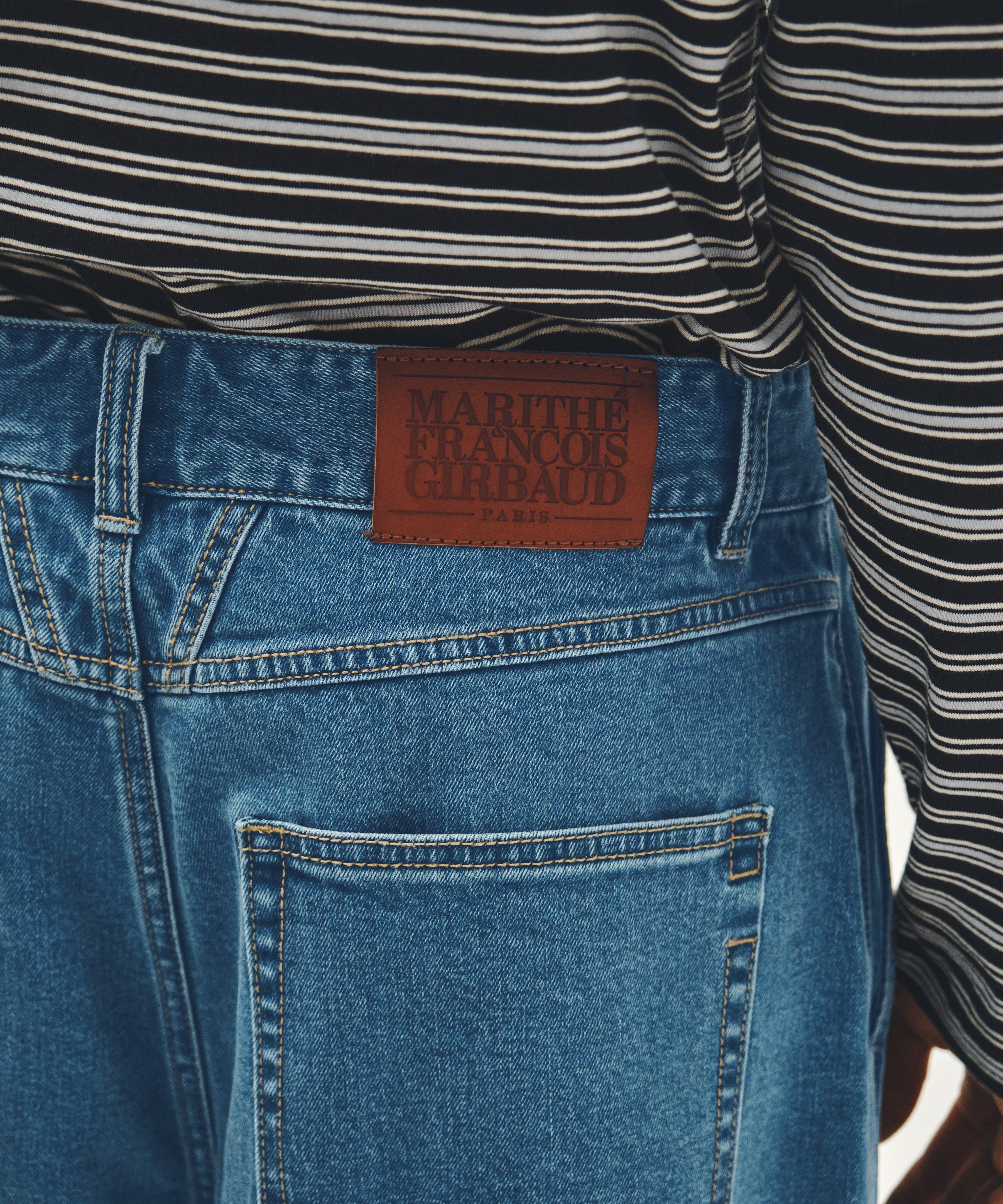 NEW M LOW-WAIST TUCK WIDE DENIM PANTS